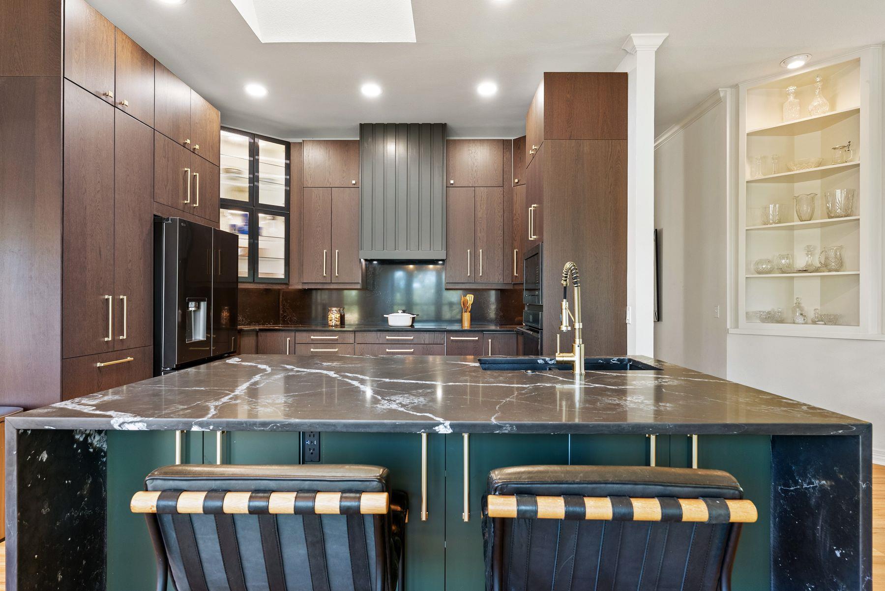 123 Clubhouse Dr, Lakeway, TX 78734