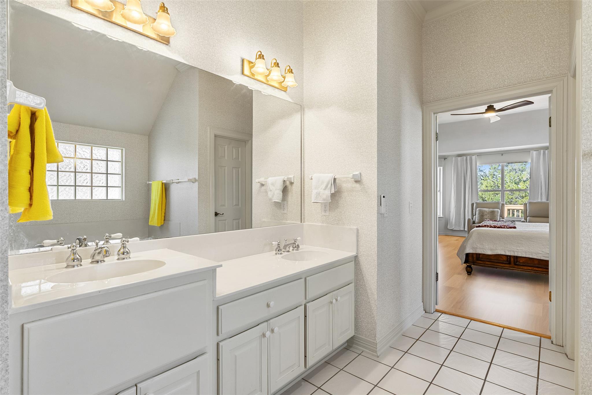 123 Clubhouse Dr, Lakeway, TX 78734