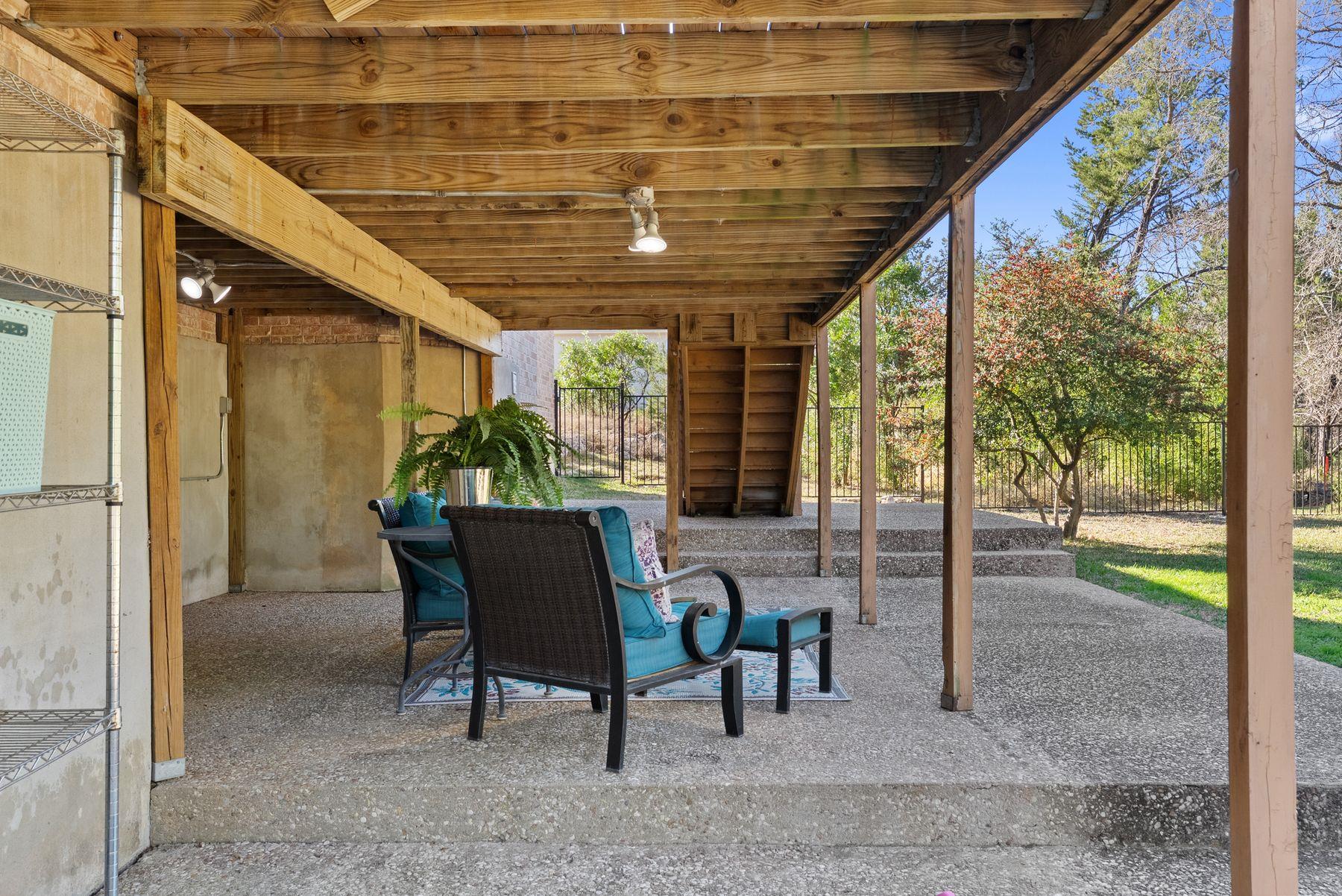 123 Clubhouse Dr, Lakeway, TX 78734