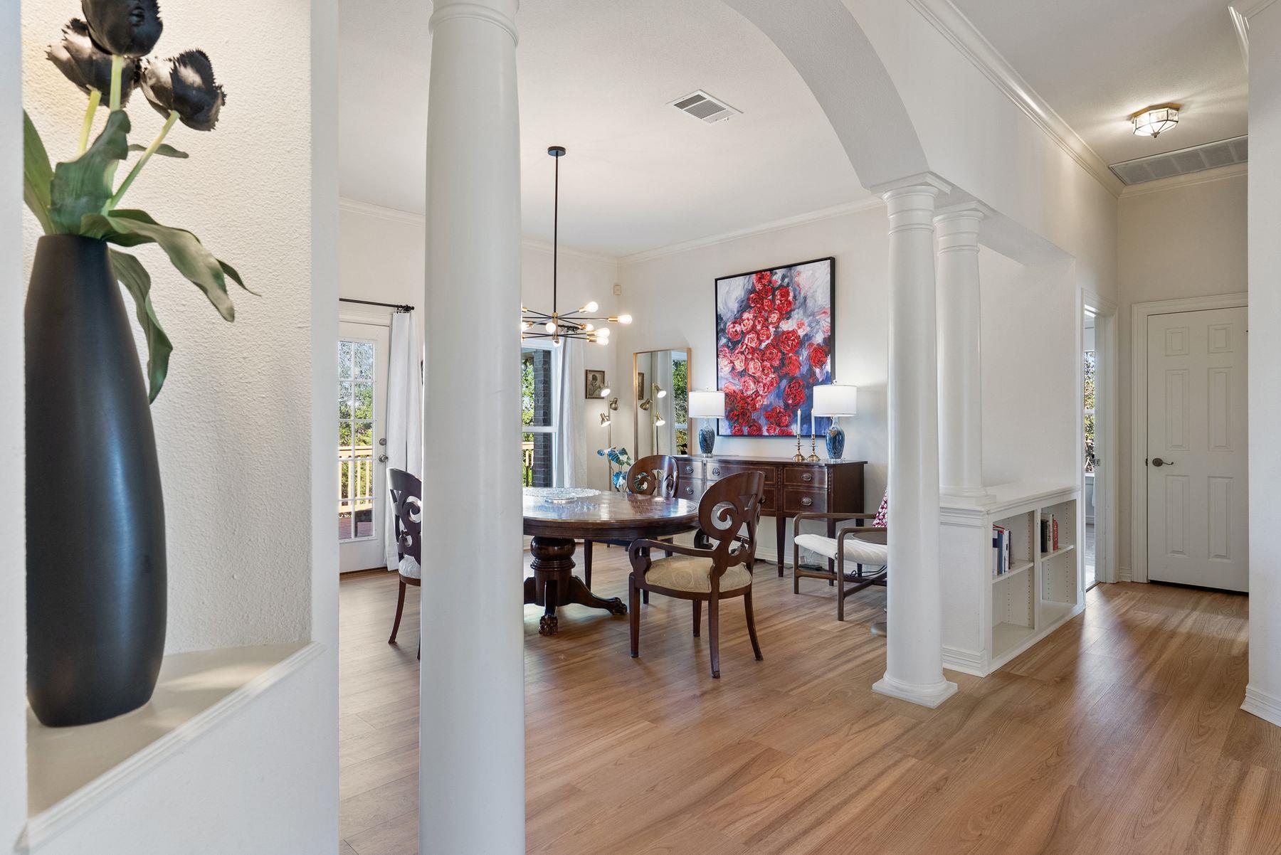 123 Clubhouse Dr, Lakeway, TX 78734