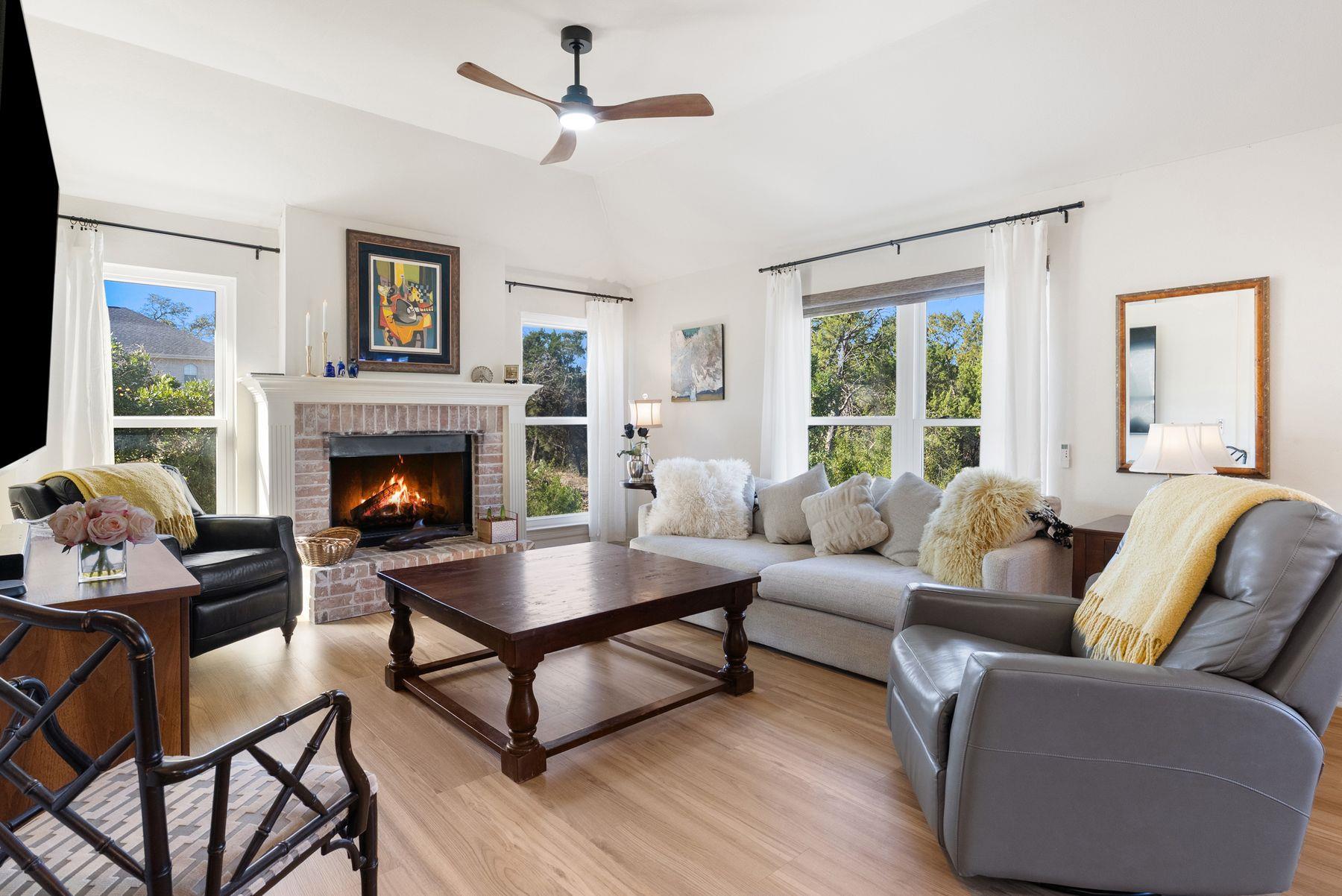 123 Clubhouse Dr, Lakeway, TX 78734