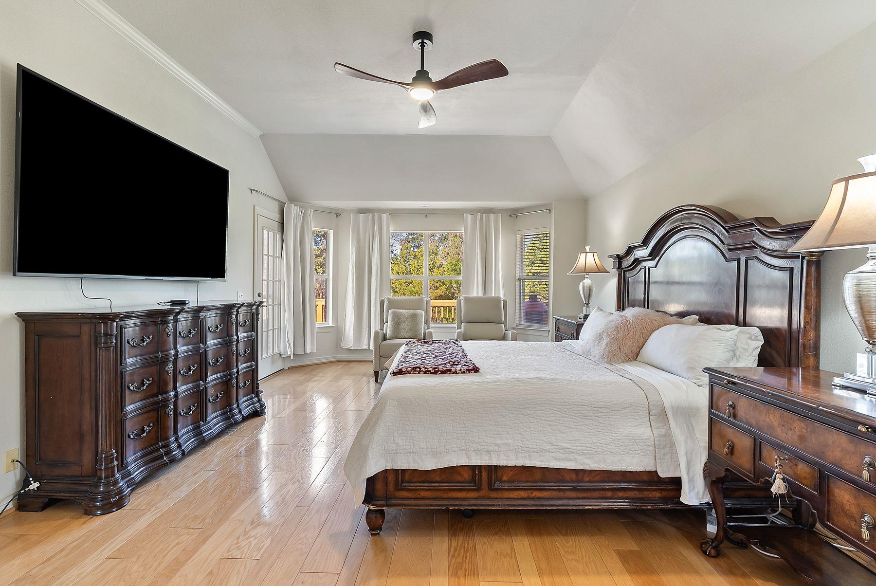 123 Clubhouse Dr, Lakeway, TX 78734