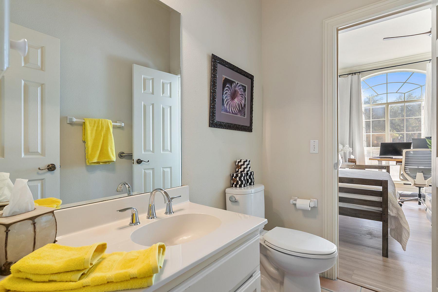 123 Clubhouse Dr, Lakeway, TX 78734