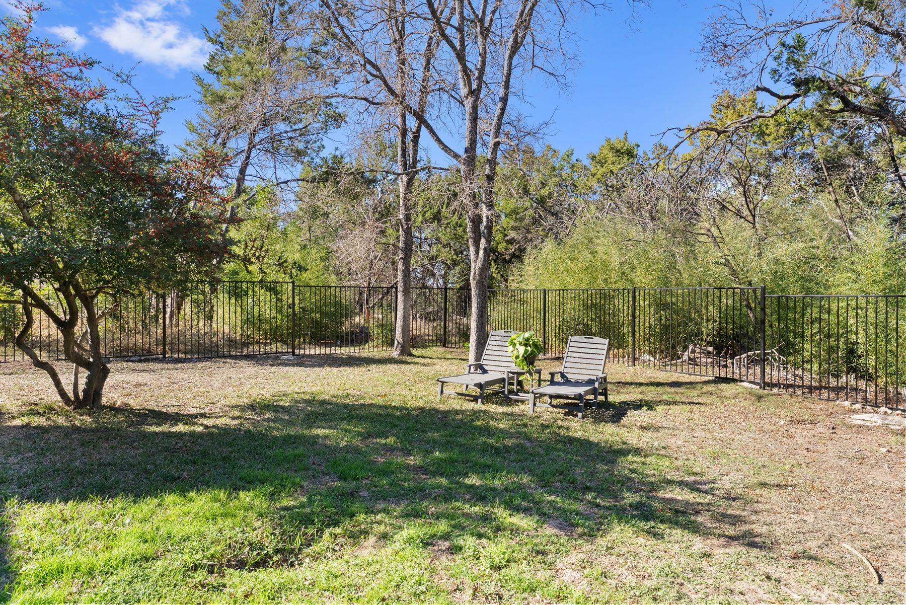 123 Clubhouse Dr, Lakeway, TX 78734