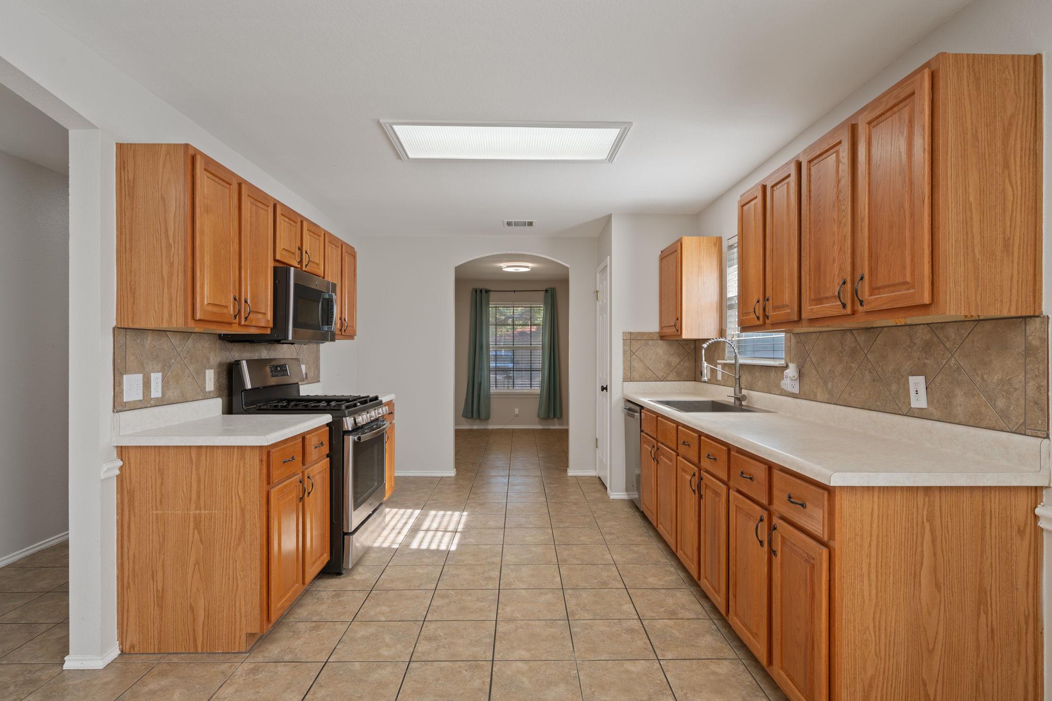 108 David Dr, Hutto, TX 78634