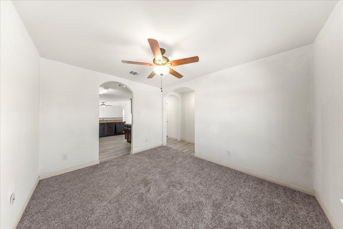 4005 Cressler Ln # 16G, Jarrell, TX 76537