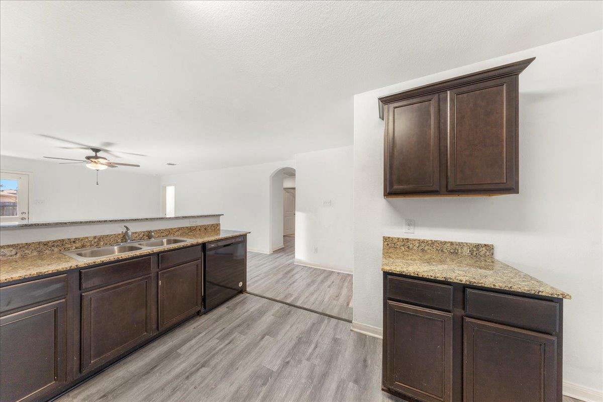 4005 Cressler Ln # 16G, Jarrell, TX 76537