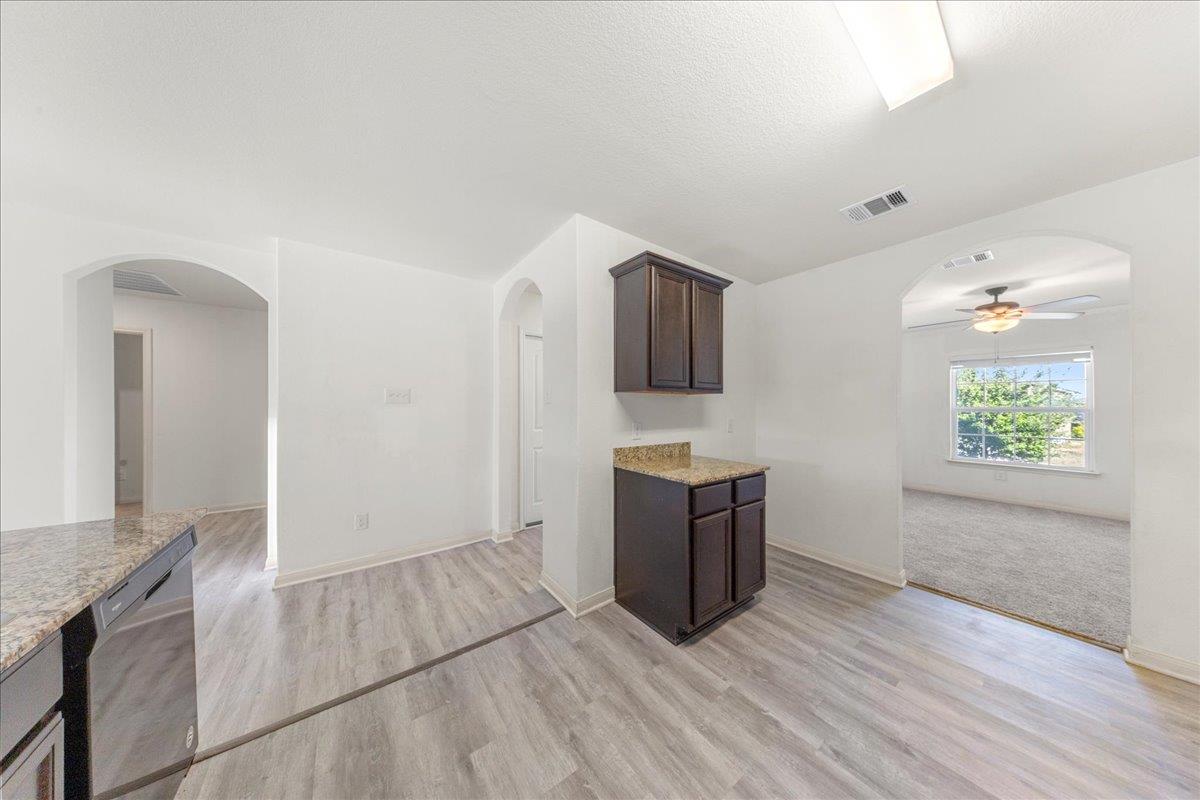 4005 Cressler Ln # 16G, Jarrell, TX 76537