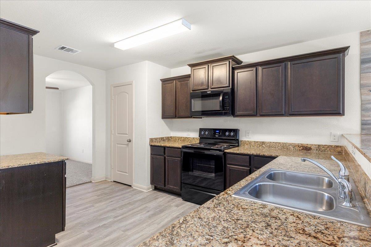 4005 Cressler Ln # 16G, Jarrell, TX 76537