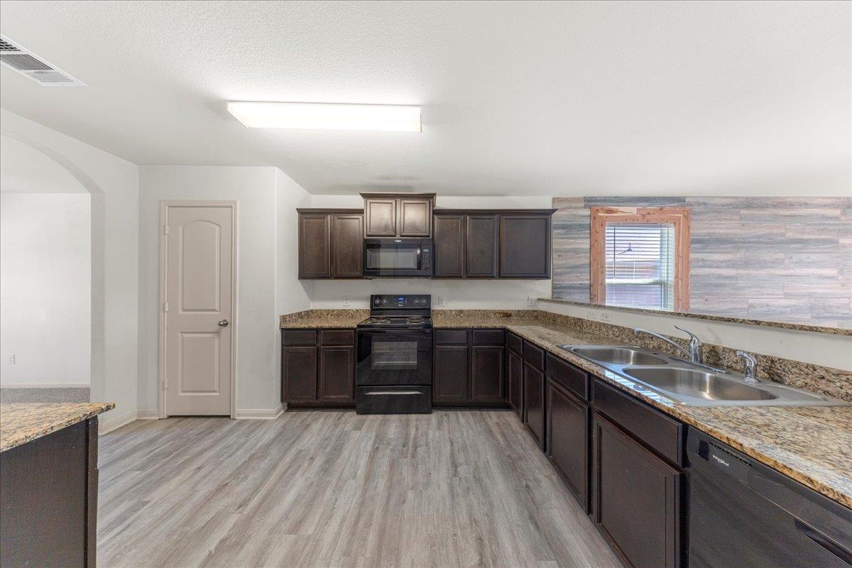 4005 Cressler Ln # 16G, Jarrell, TX 76537