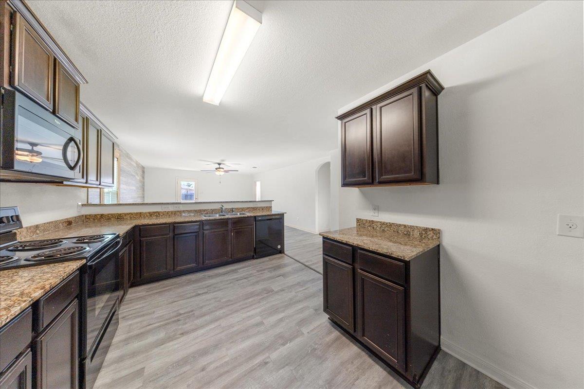 4005 Cressler Ln # 16G, Jarrell, TX 76537