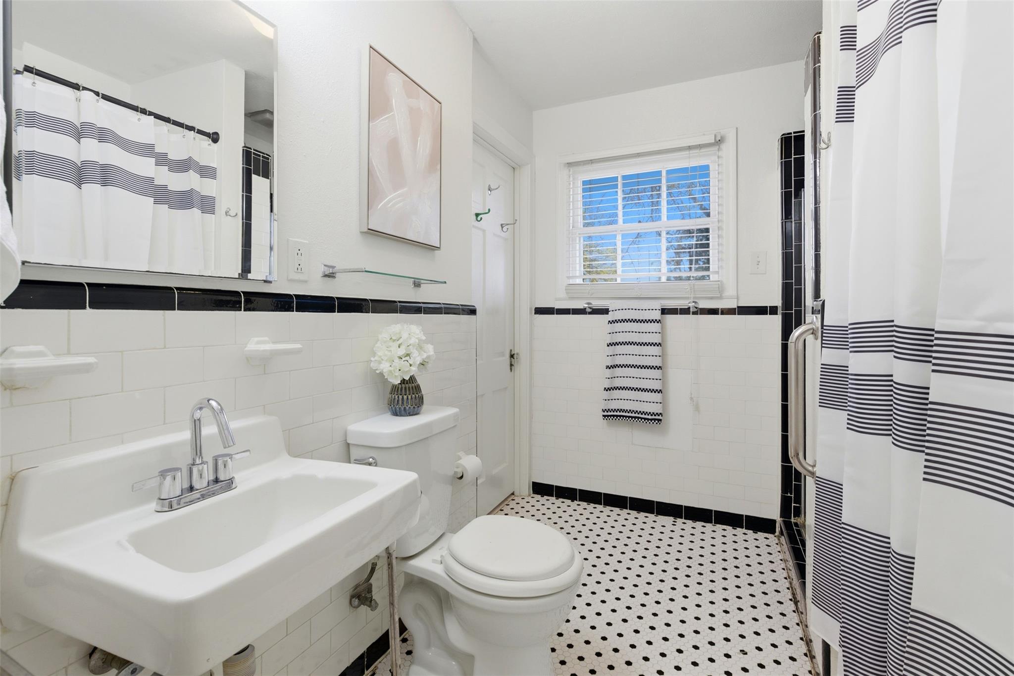 1506 Grace St, Taylor, TX 76574