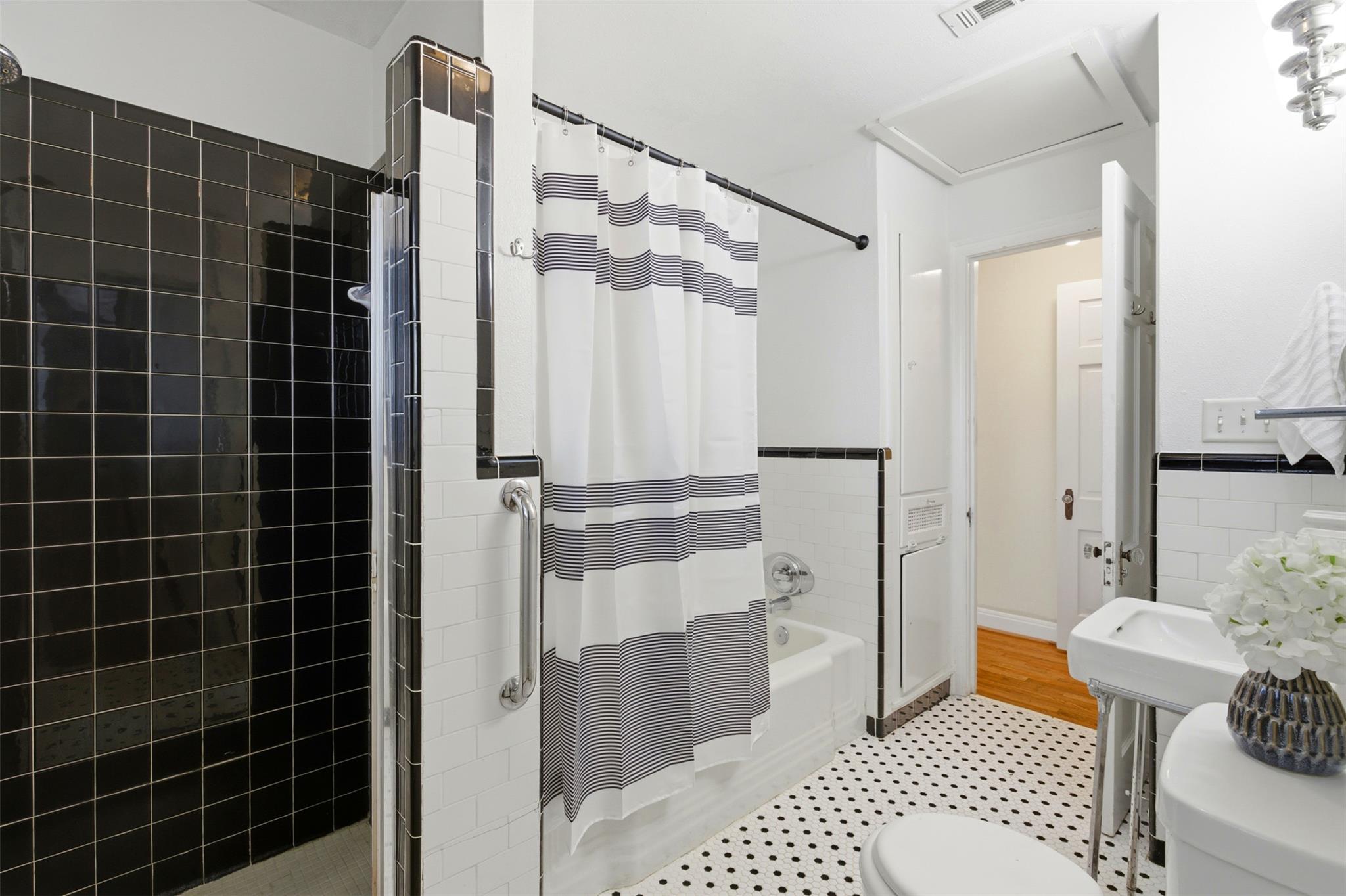 1506 Grace St, Taylor, TX 76574