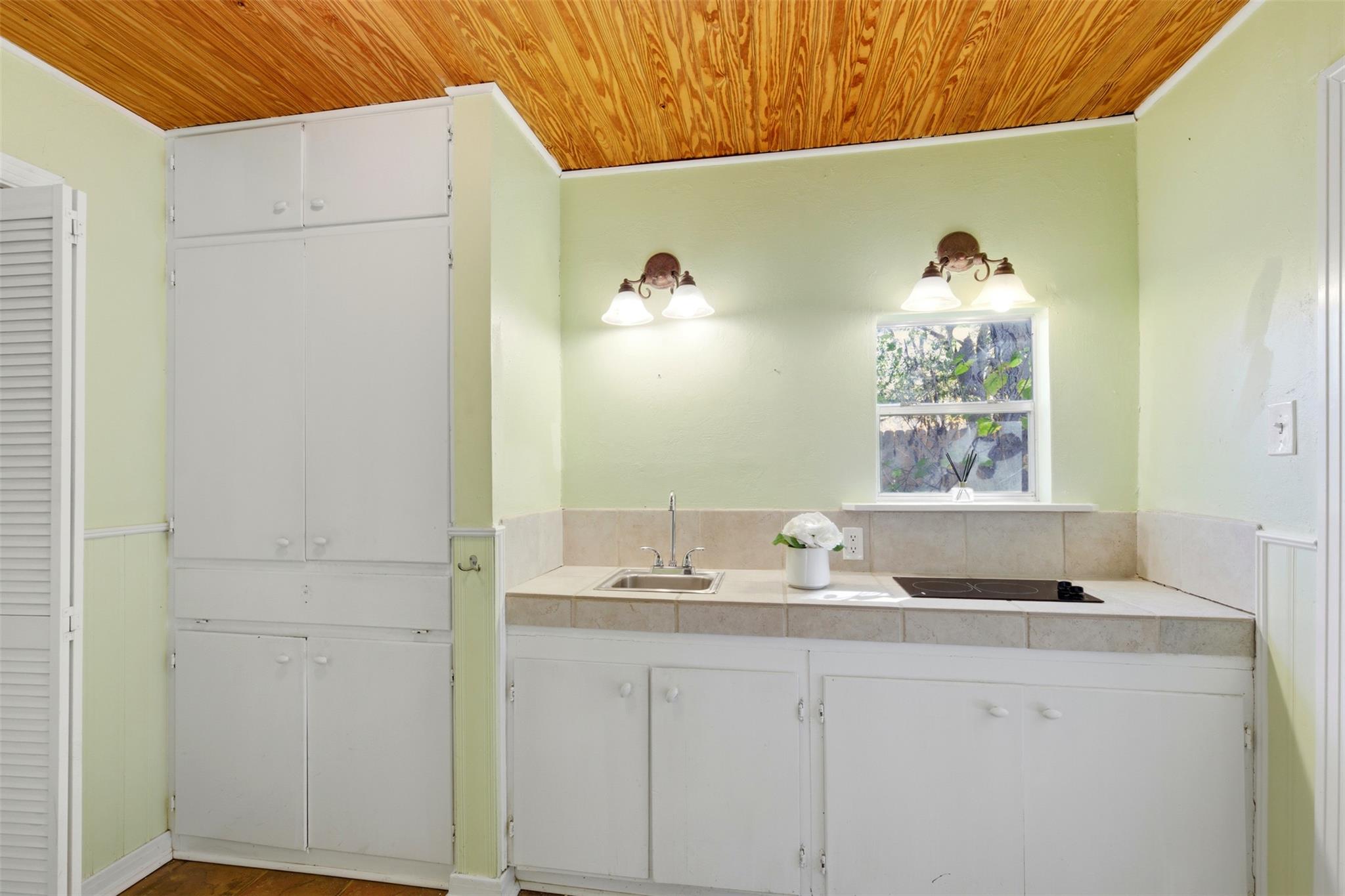 1506 Grace St, Taylor, TX 76574