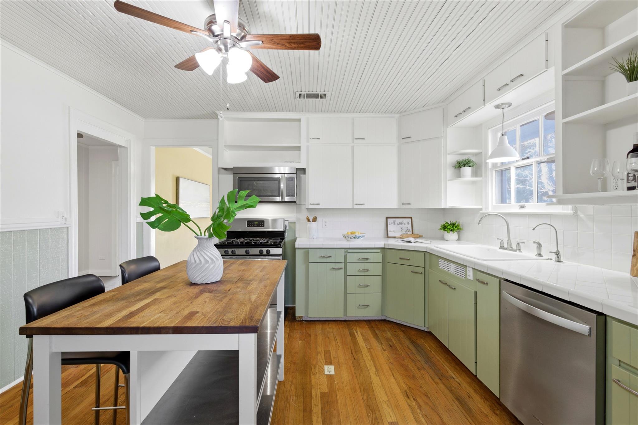 1506 Grace St, Taylor, TX 76574