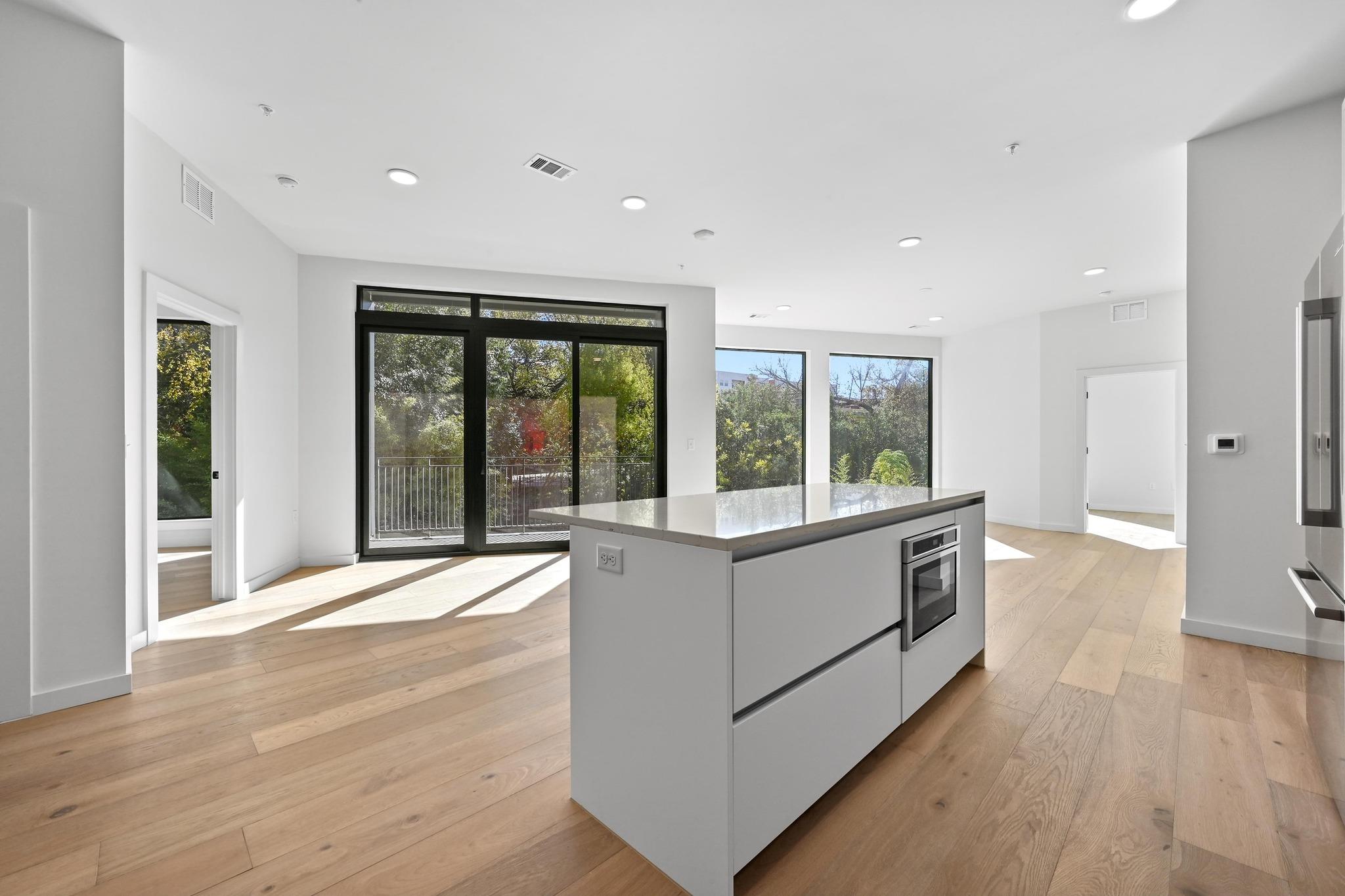 2209 S 1st St # 114, Austin, TX 78704