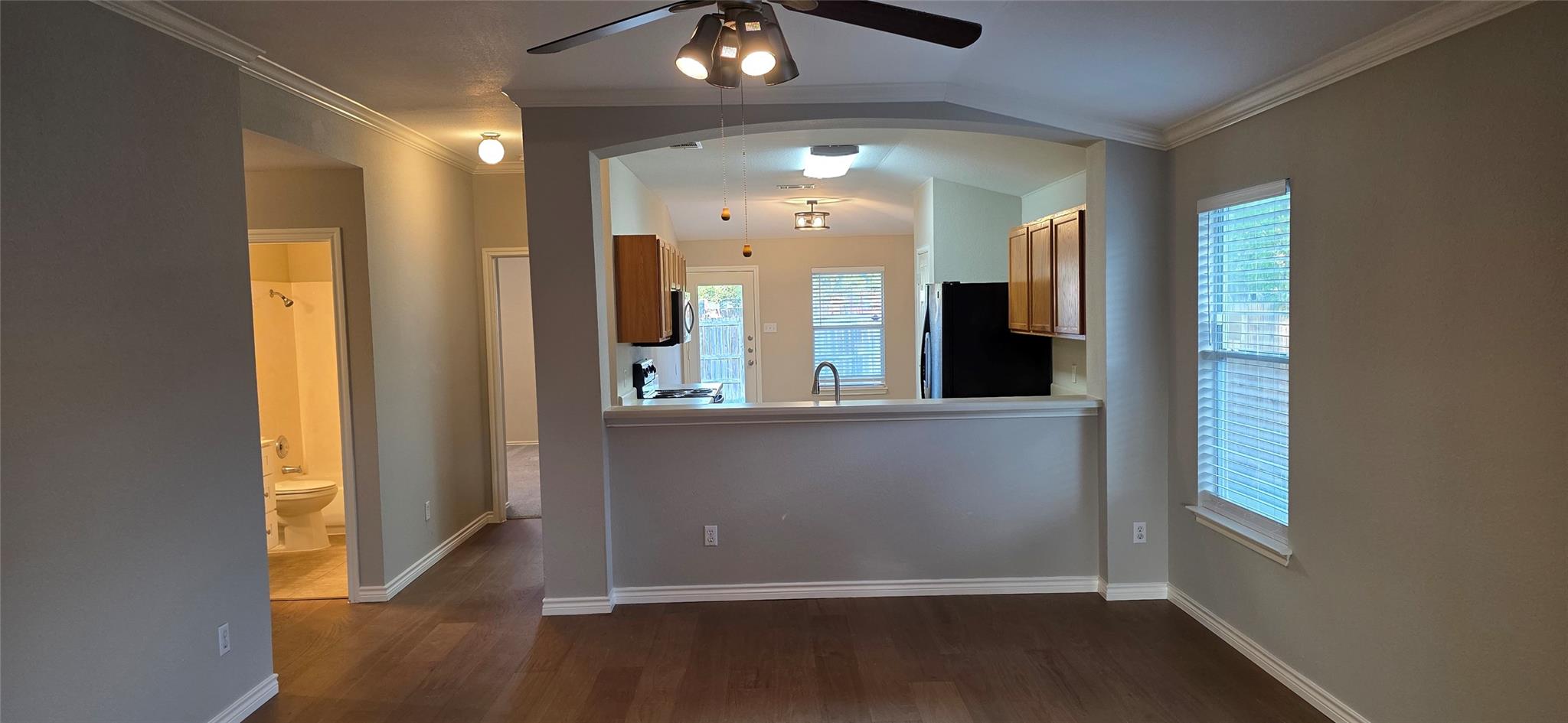 204 Quail Hollow Dr, Hutto, TX 78634