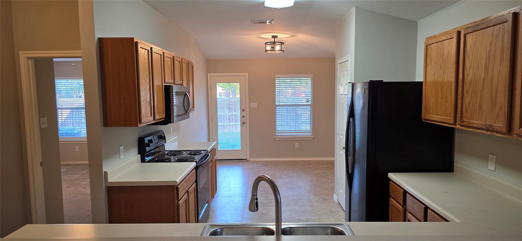 204 Quail Hollow Dr, Hutto, TX 78634