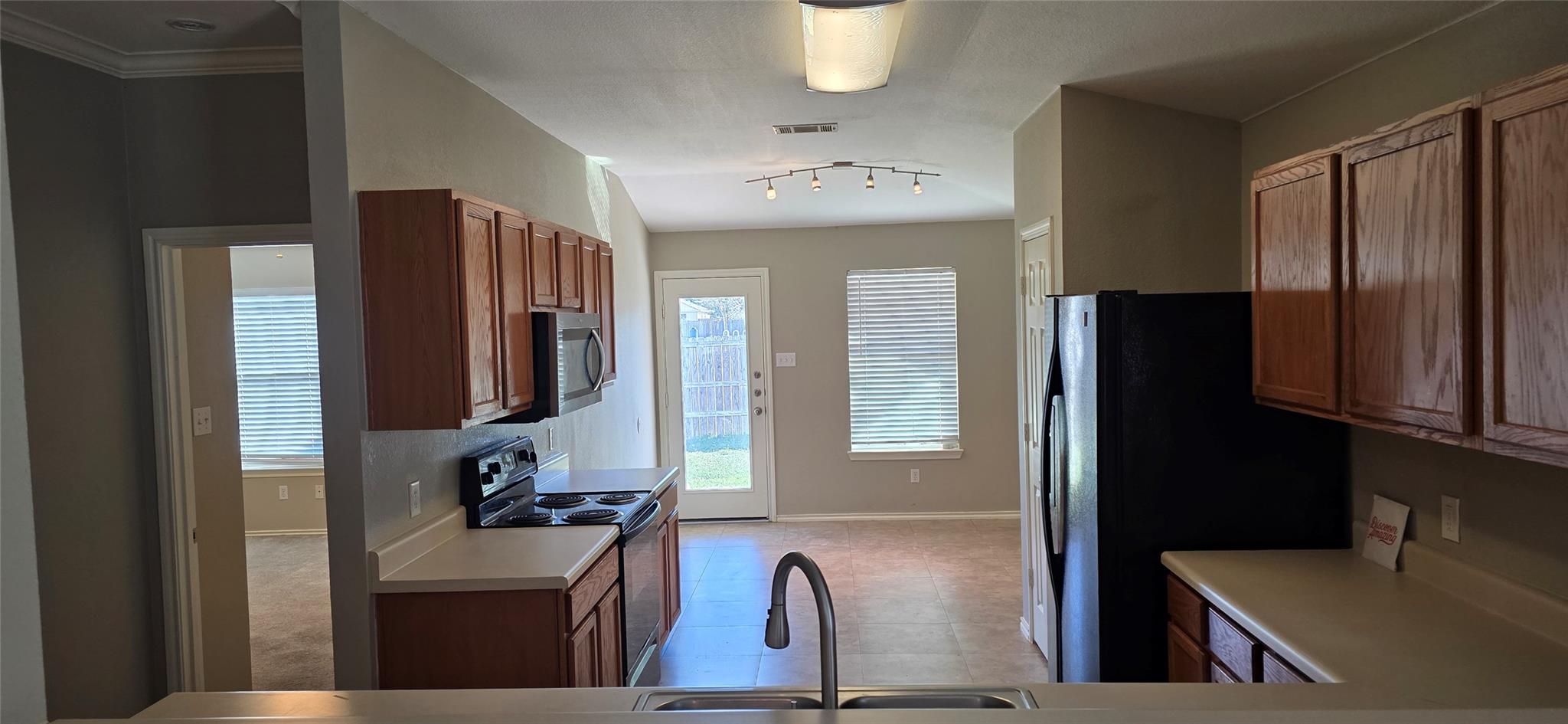 204 Quail Hollow Dr, Hutto, TX 78634