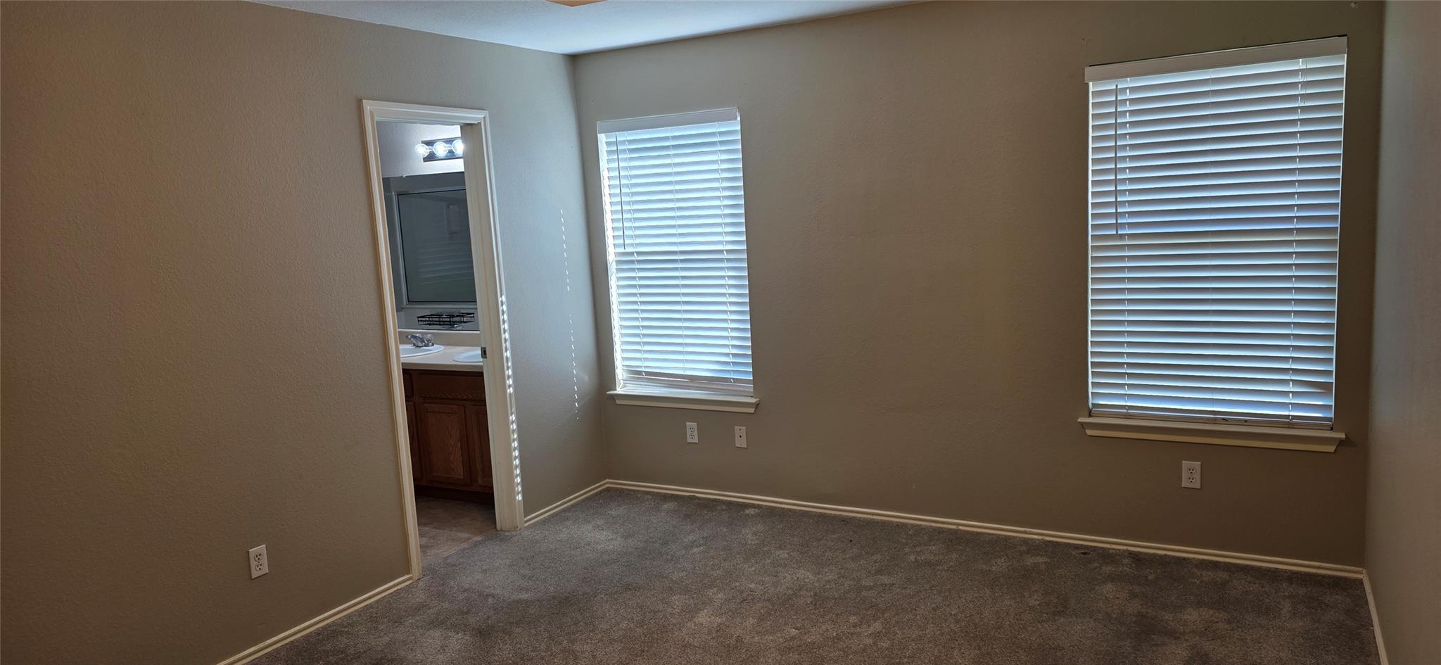 204 Quail Hollow Dr, Hutto, TX 78634