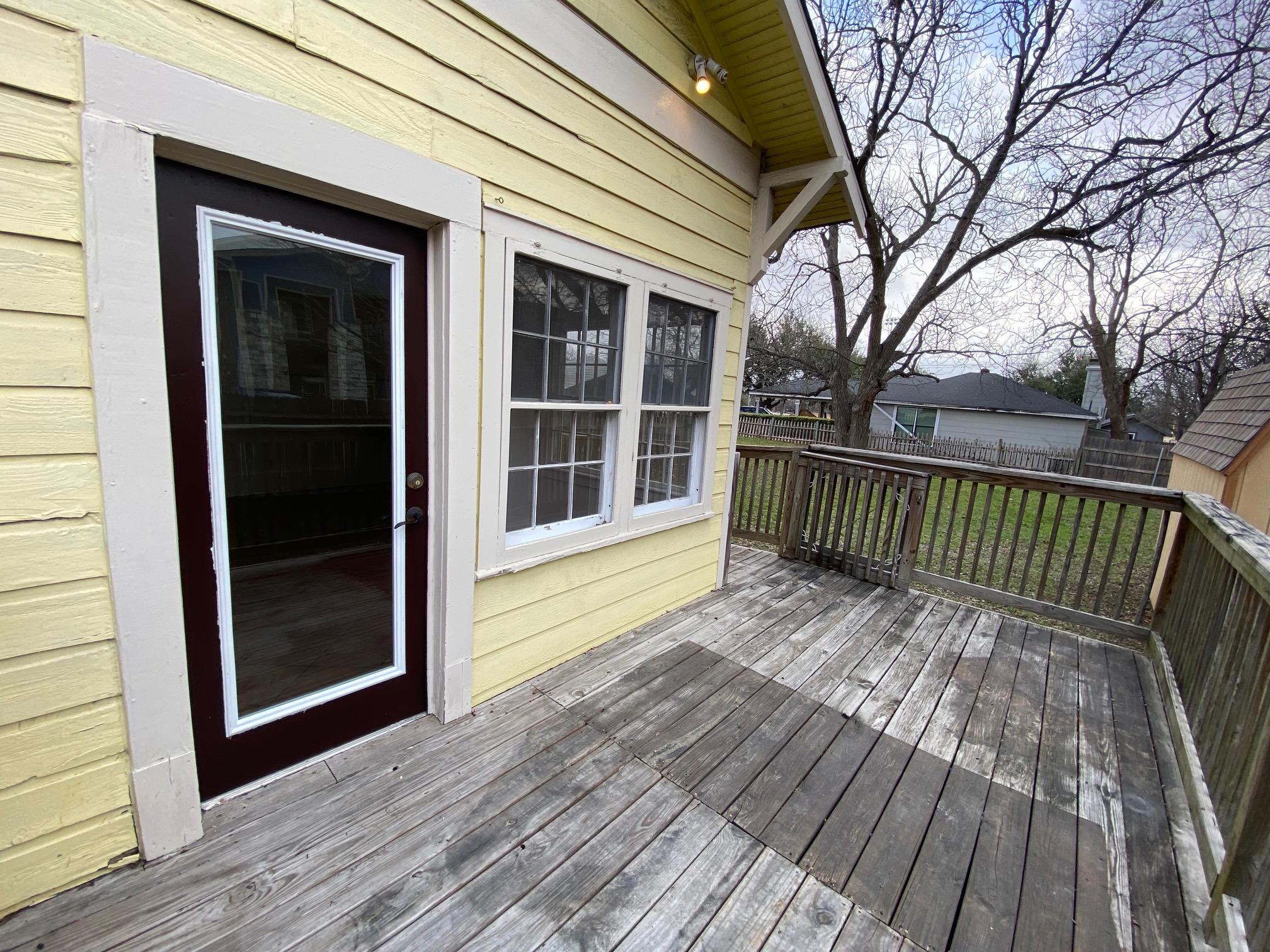 303 Taylor St, Hutto, TX 78634