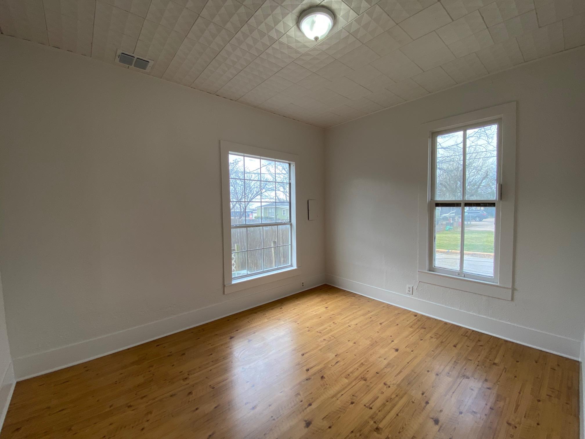 303 Taylor St, Hutto, TX 78634