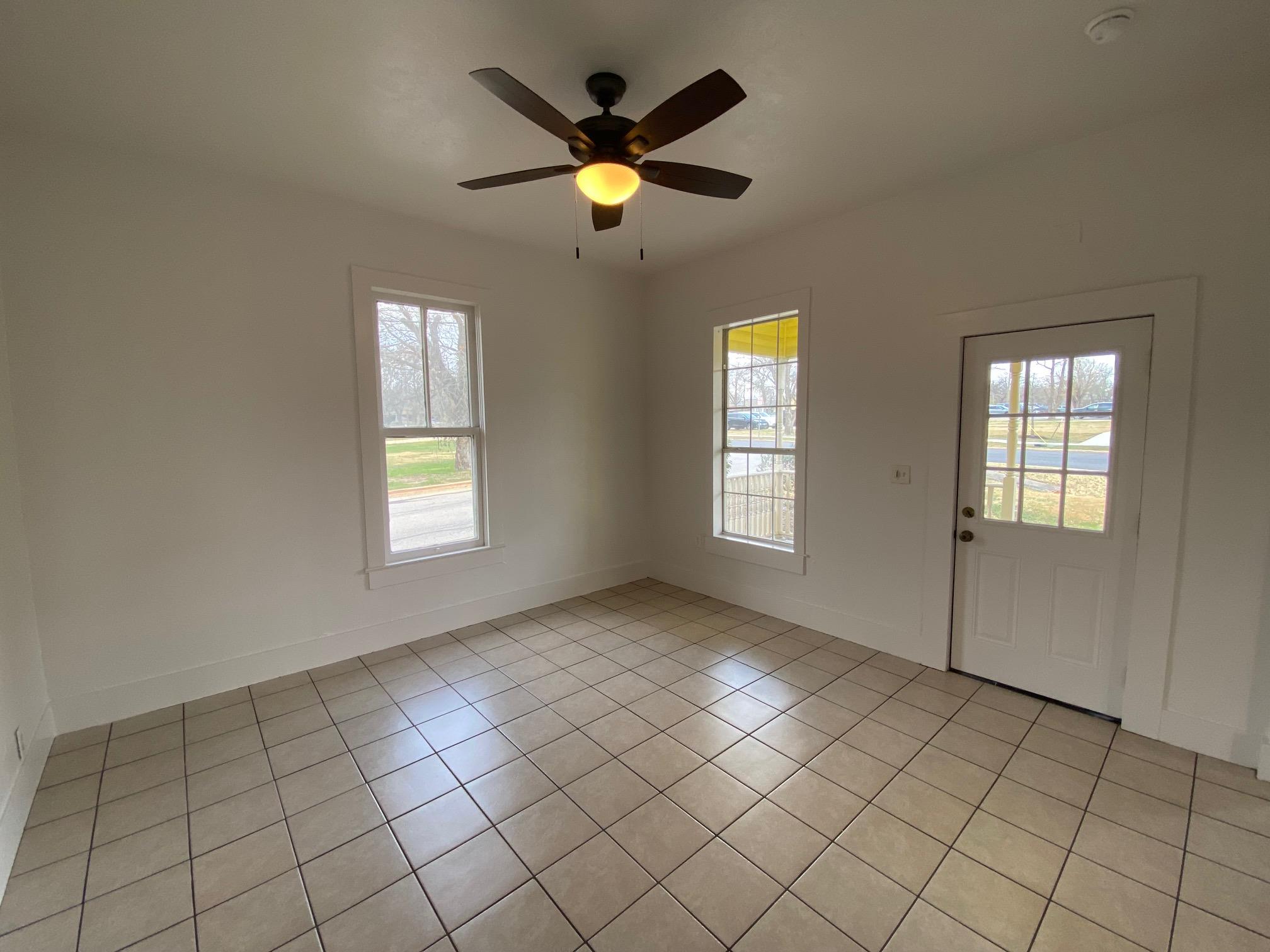 303 Taylor St, Hutto, TX 78634