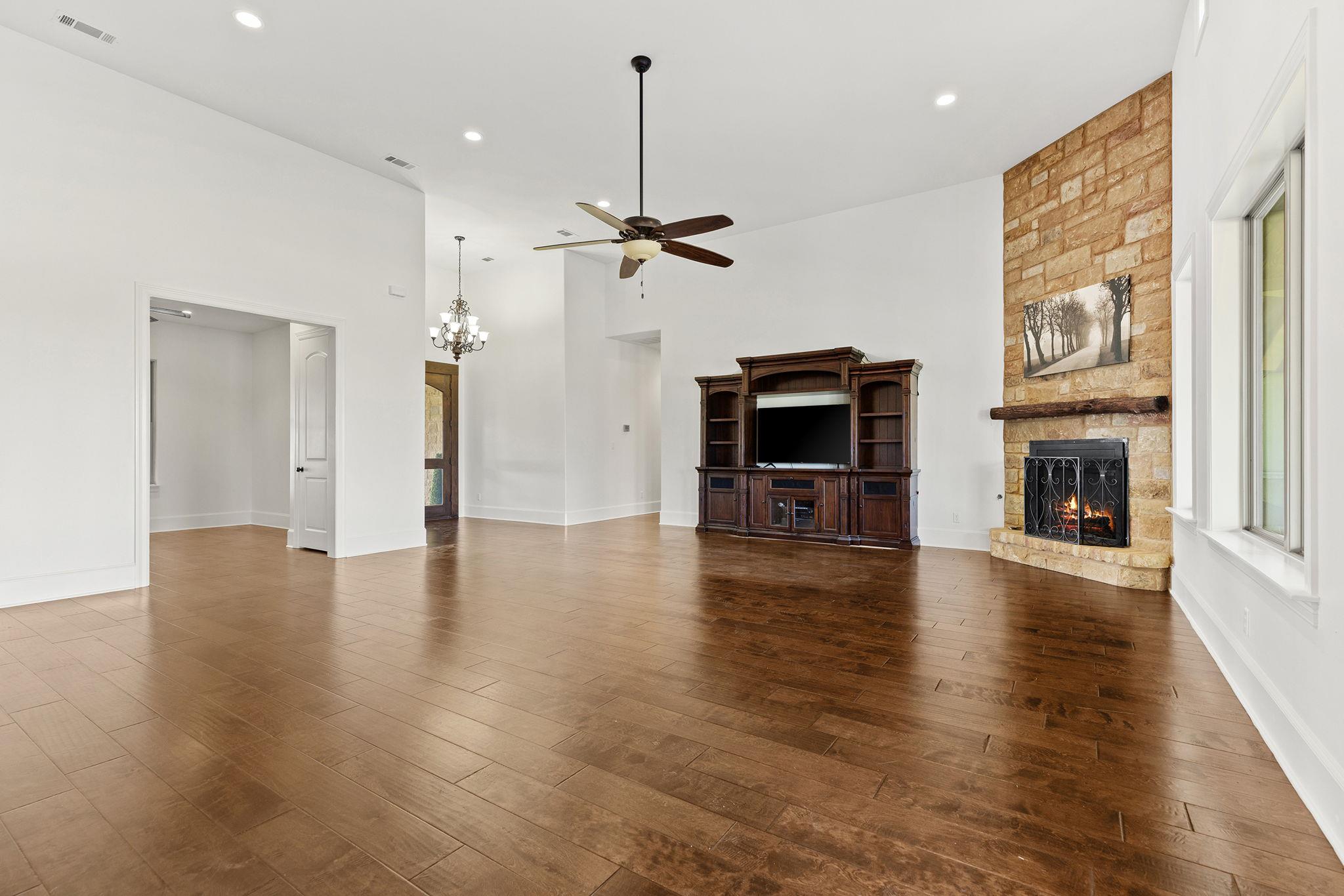 1124 County Road 301, Elgin, TX 78621