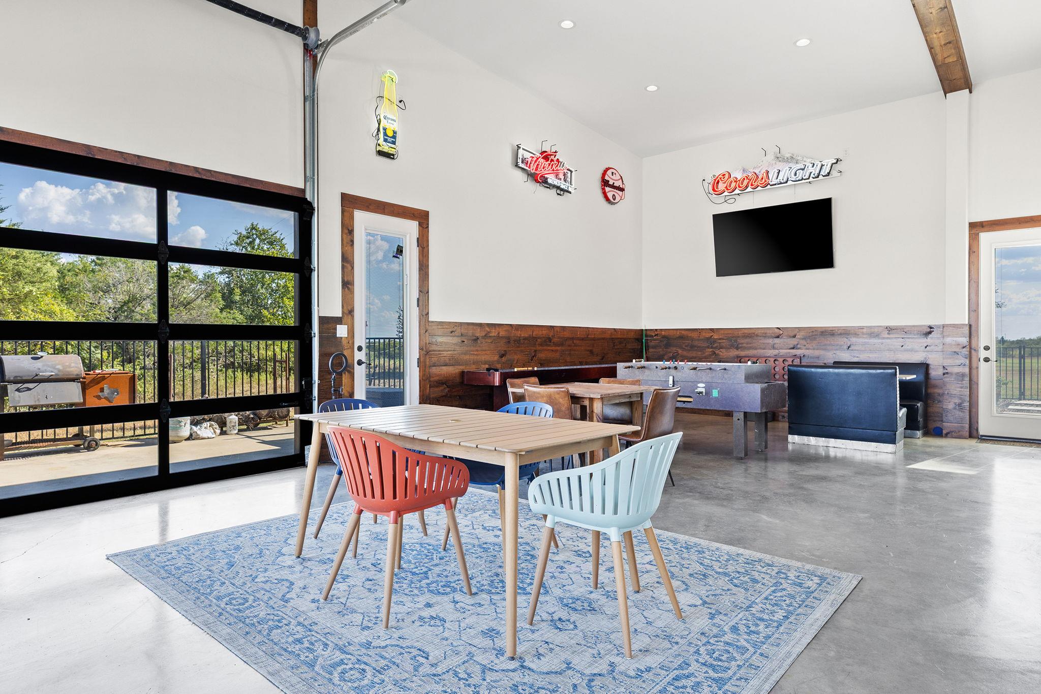 1124 County Road 301, Elgin, TX 78621