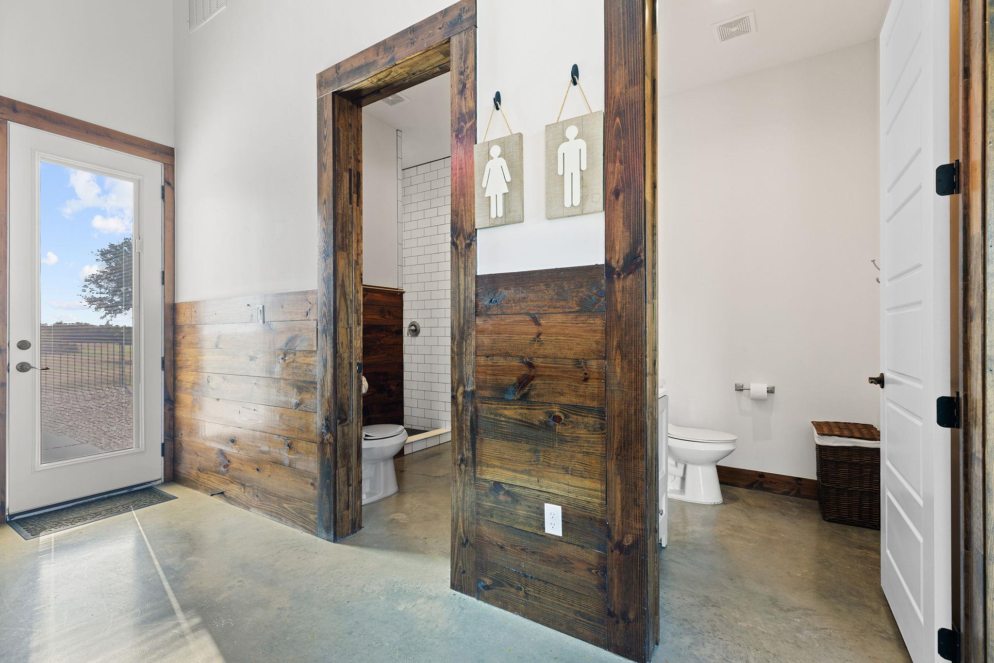 1124 County Road 301, Elgin, TX 78621