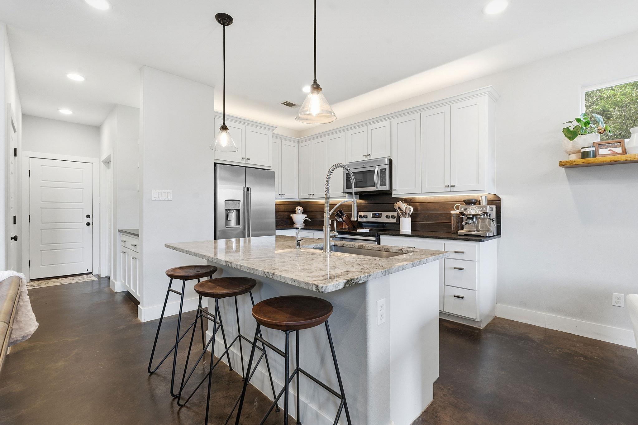 10012 Janet Loop, Dripping Springs, TX 78620