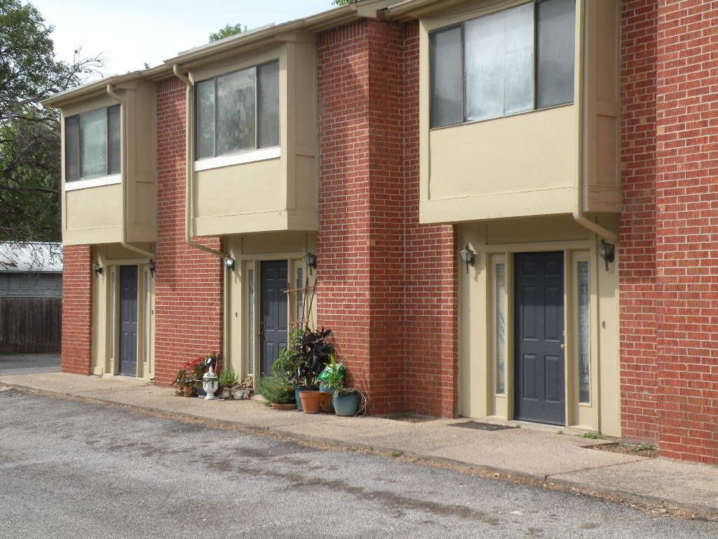 1221 W Hopkins St # 8, San Marcos, TX 78666