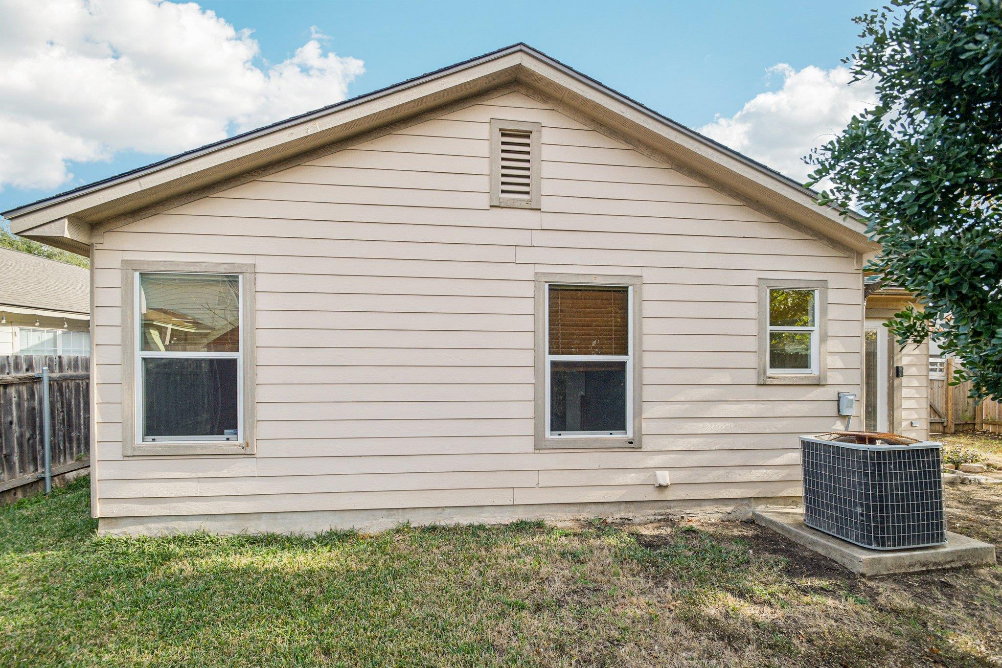 100 Kendall Cv, Elgin, TX 78621