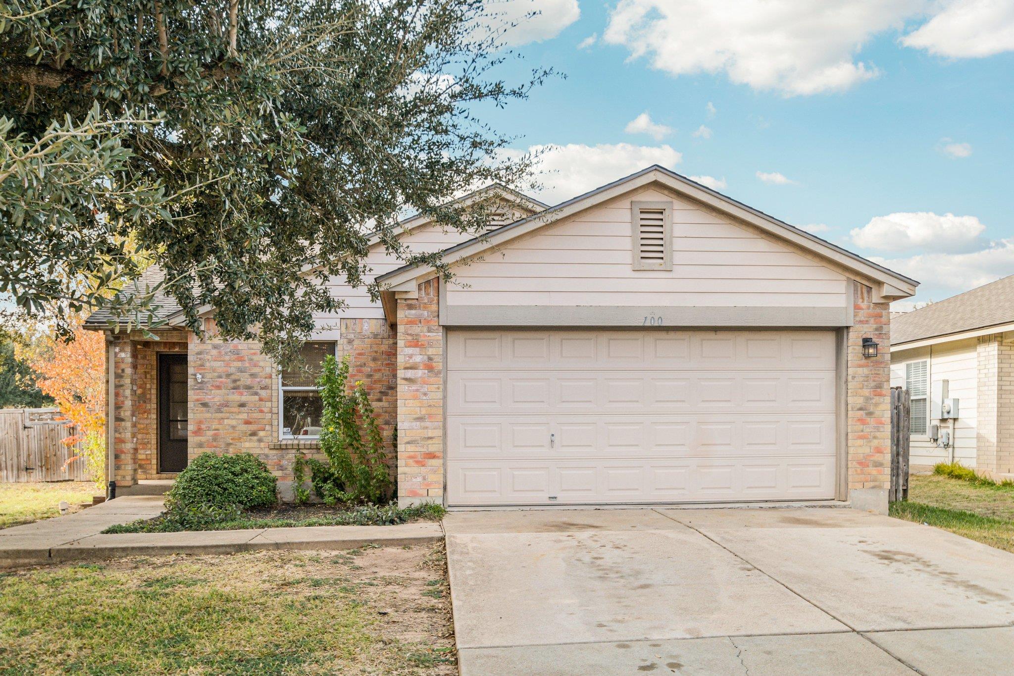 100 Kendall Cv, Elgin, TX 78621