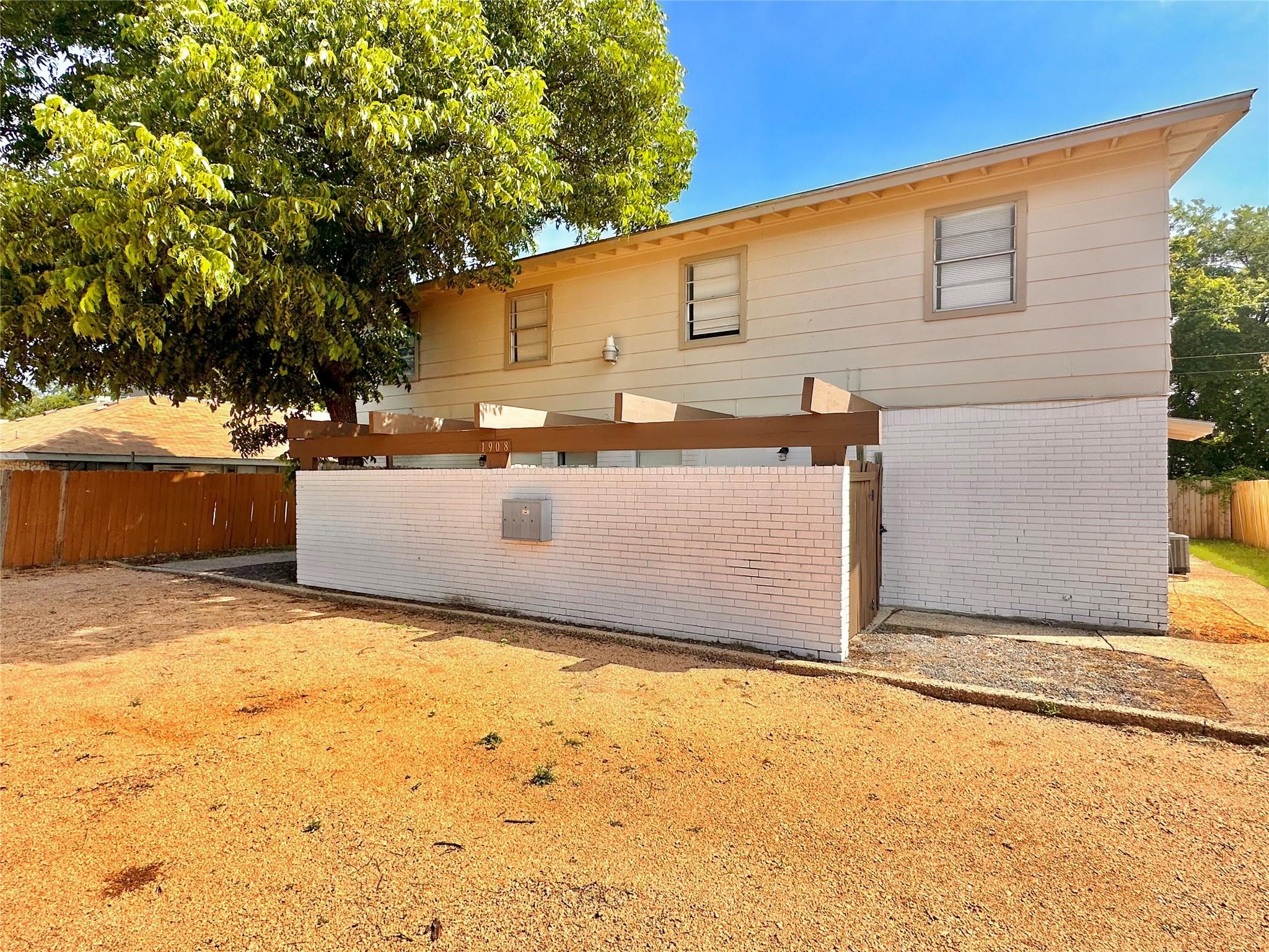 1908 Hearthstone Dr # 104, Austin, TX 78757