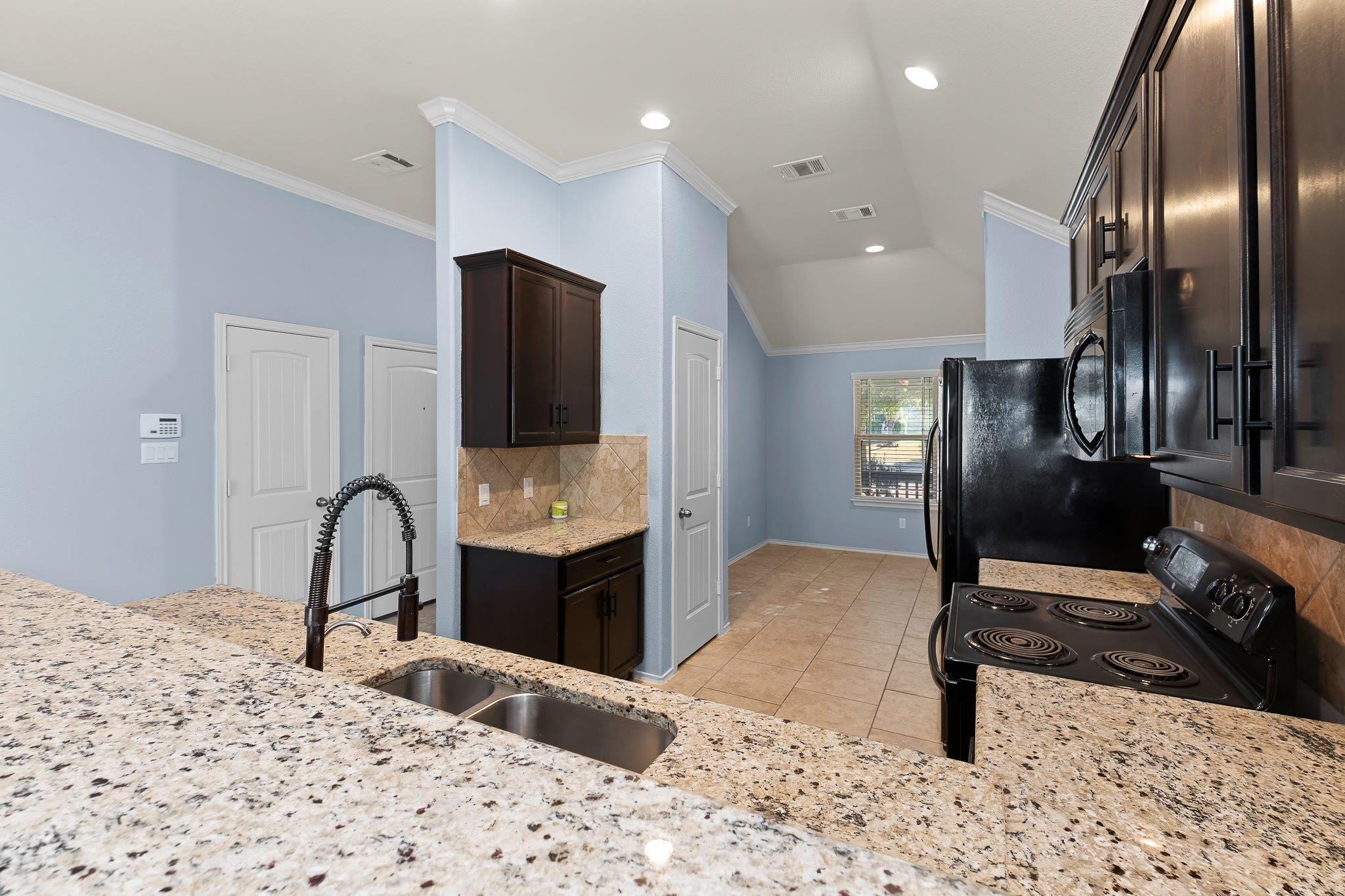 244 Chickadee Ln, Leander, TX 78641