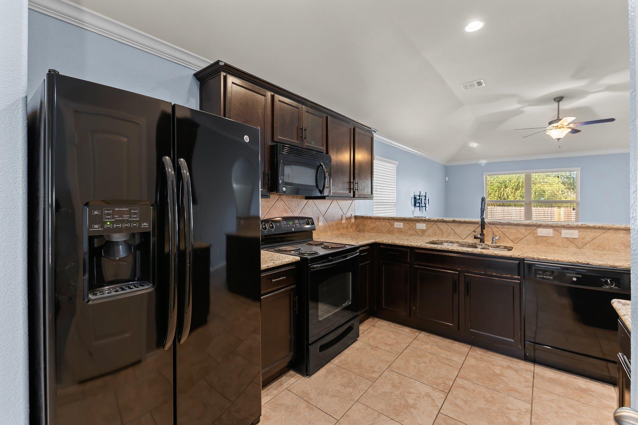 244 Chickadee Ln, Leander, TX 78641