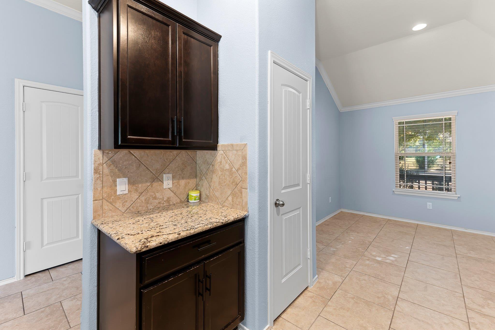 244 Chickadee Ln, Leander, TX 78641