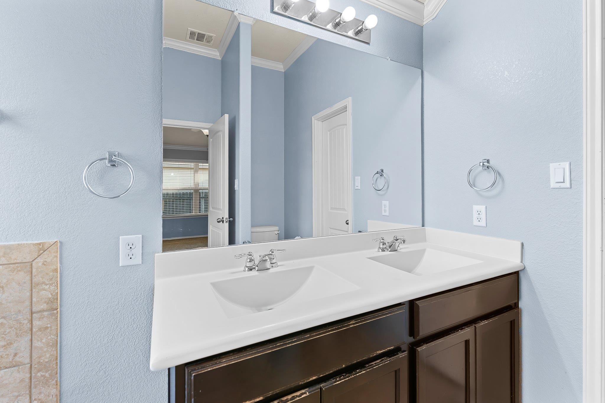 244 Chickadee Ln, Leander, TX 78641