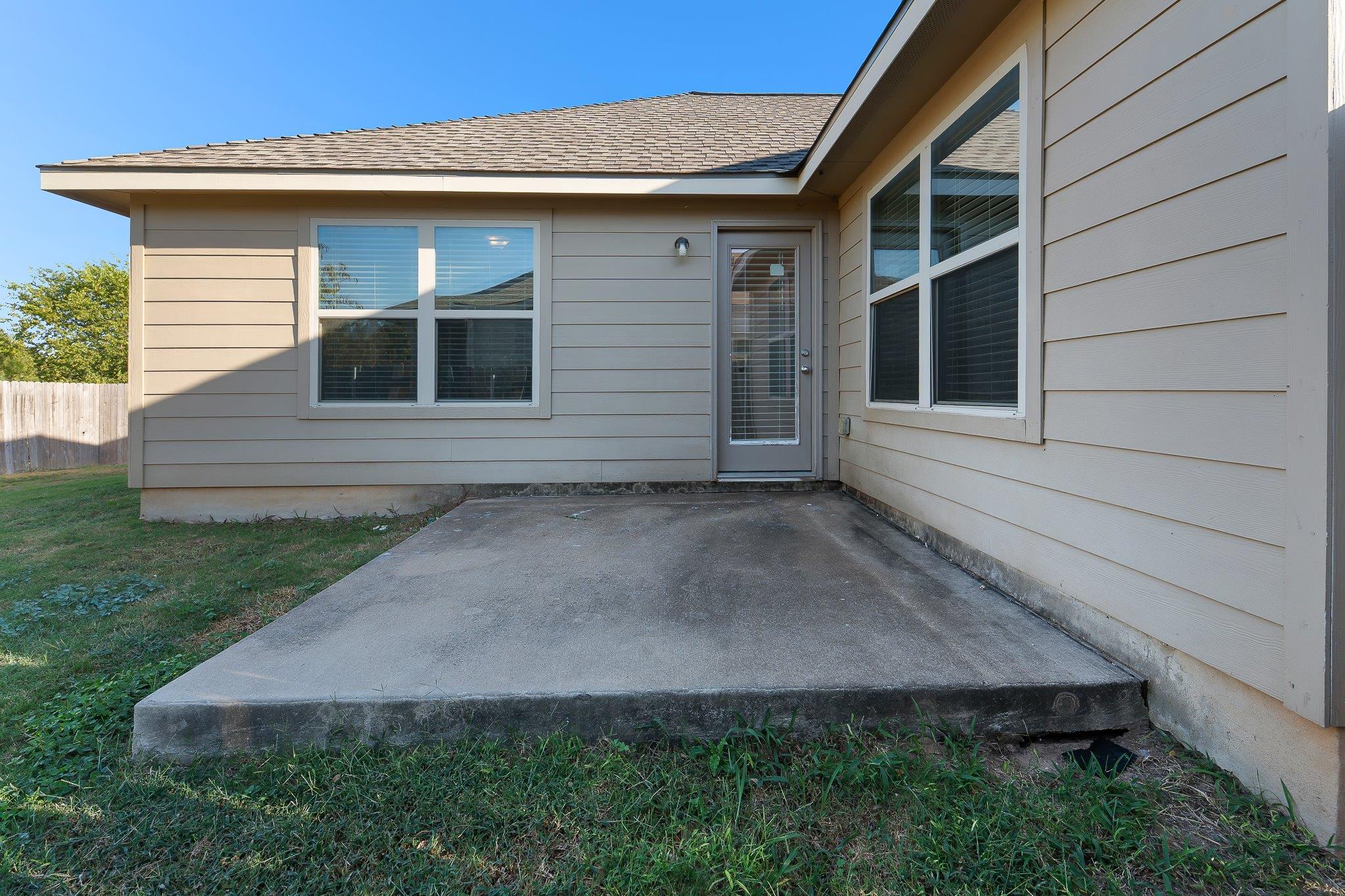244 Chickadee Ln, Leander, TX 78641