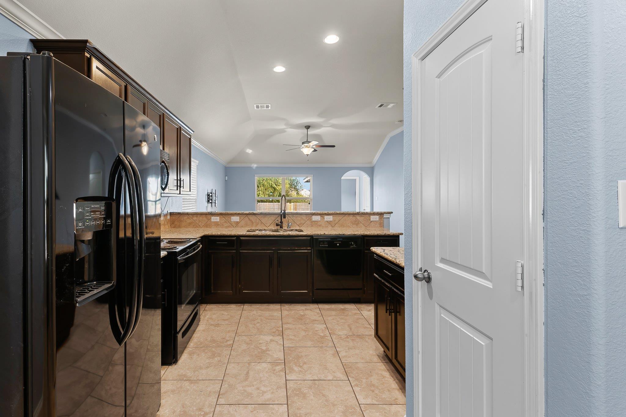 244 Chickadee Ln, Leander, TX 78641