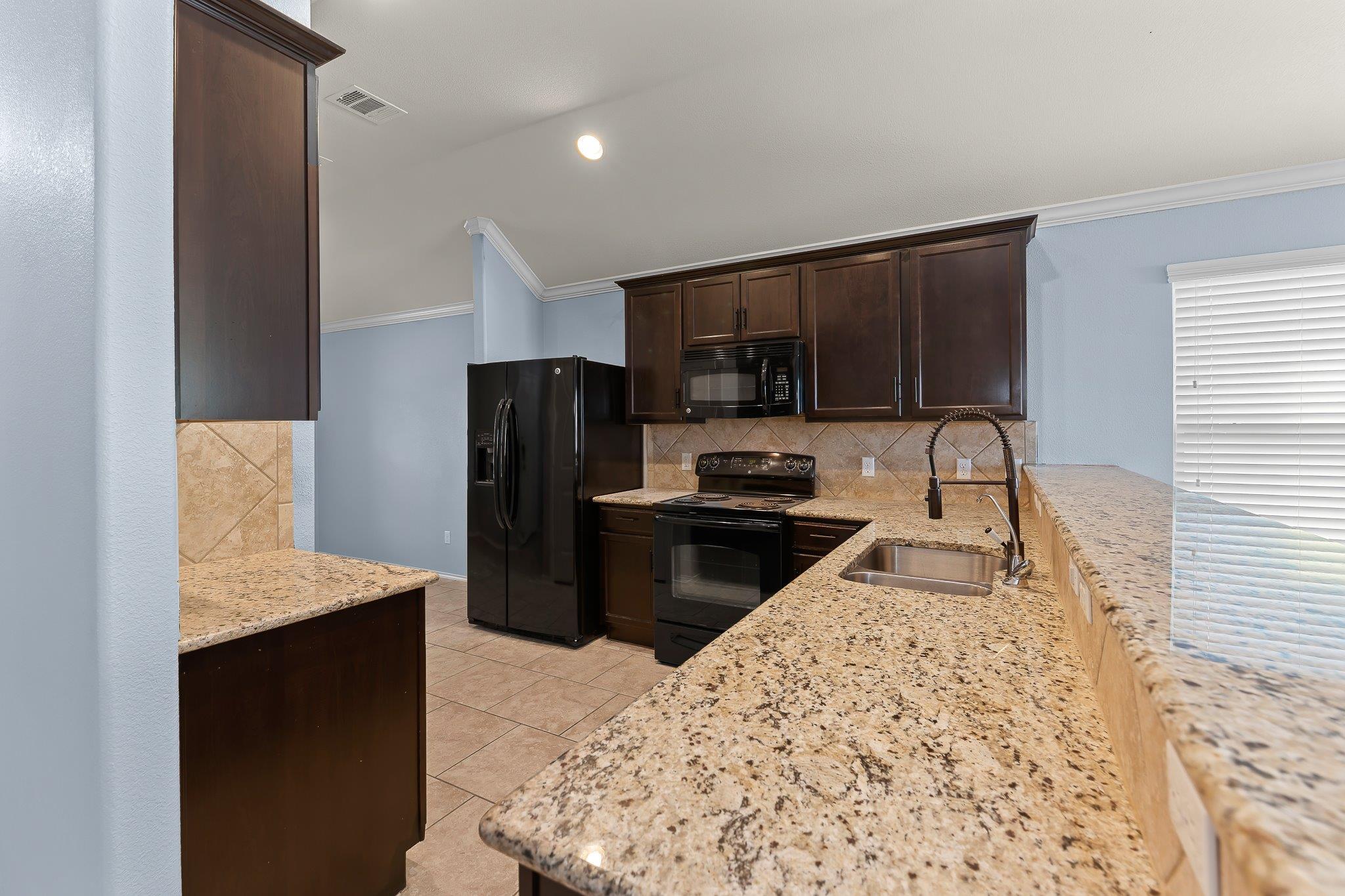 244 Chickadee Ln, Leander, TX 78641