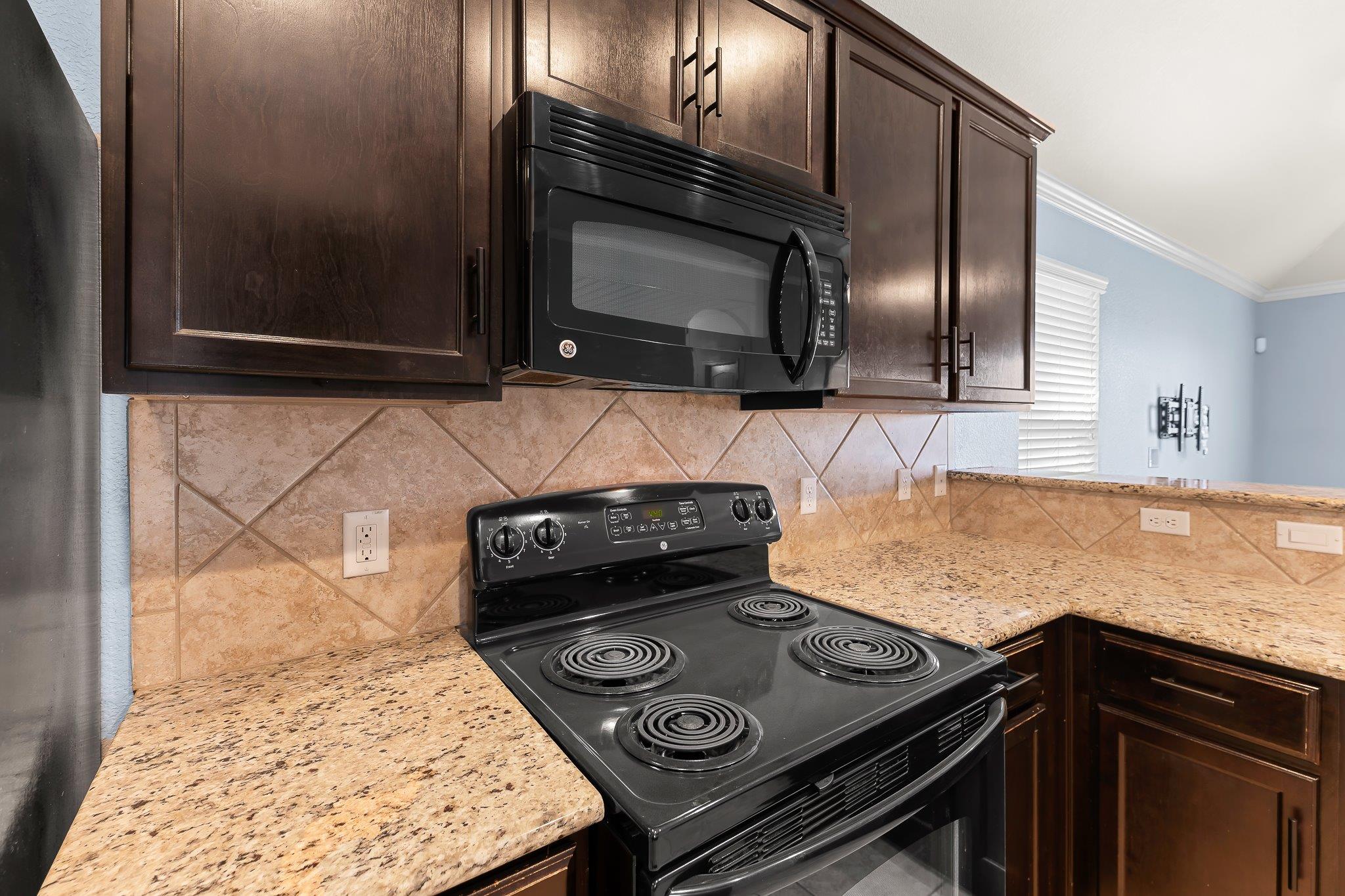 244 Chickadee Ln, Leander, TX 78641