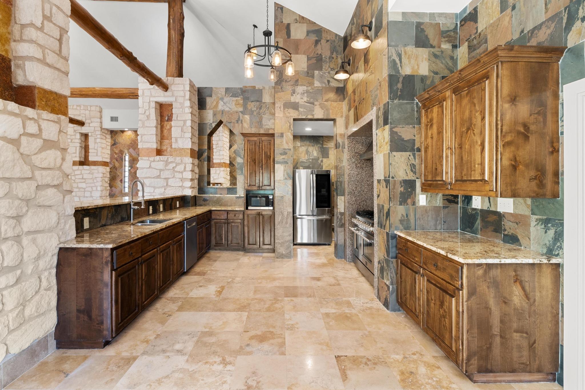 340 Barton Ranch Rd, Dripping Springs, TX 78620