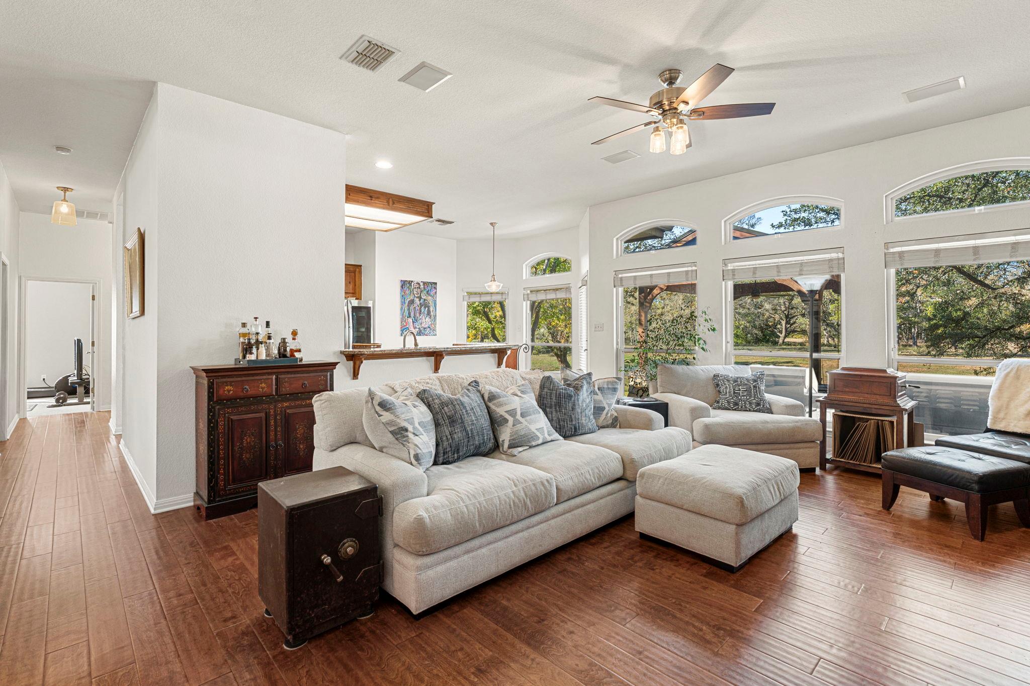 330 Humphrey Dr, Buda, TX 78610