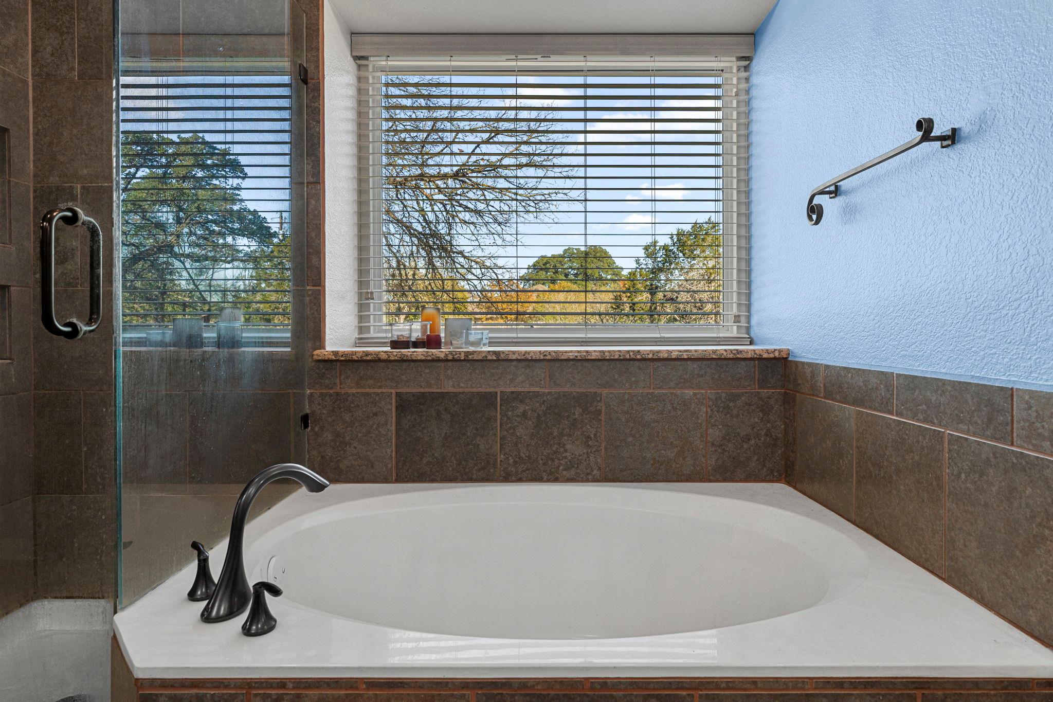 330 Humphrey Dr, Buda, TX 78610