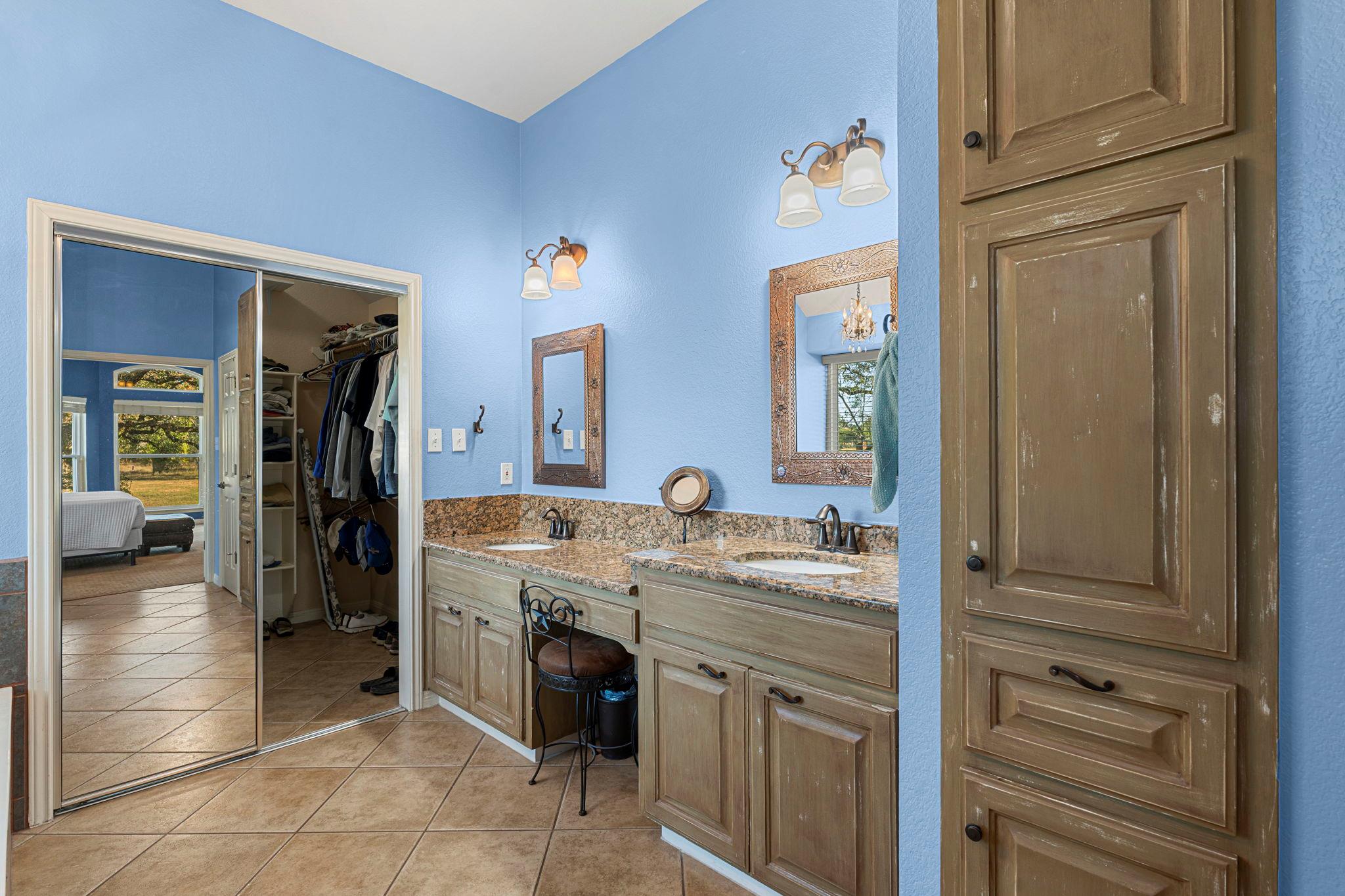 330 Humphrey Dr, Buda, TX 78610