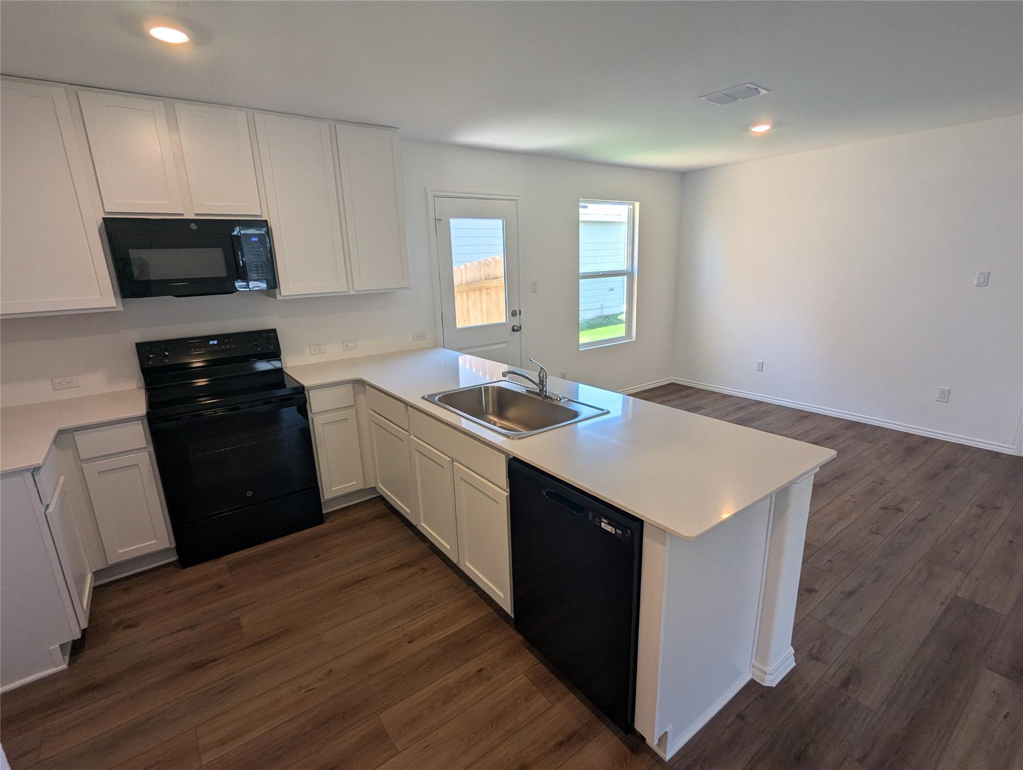 583 Commander Abbott Dr, Jarrell, TX 76537