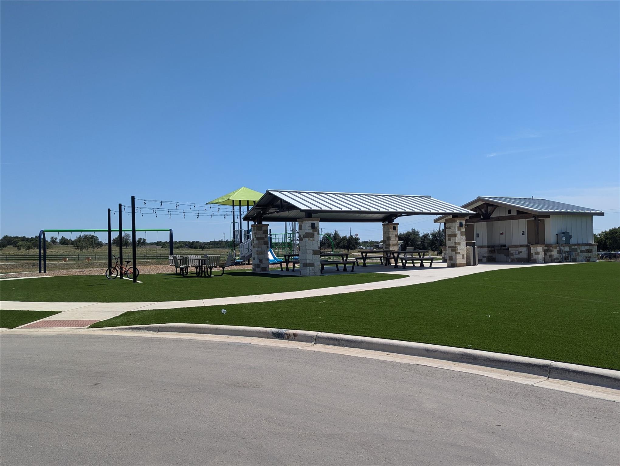 583 Commander Abbott Dr, Jarrell, TX 76537