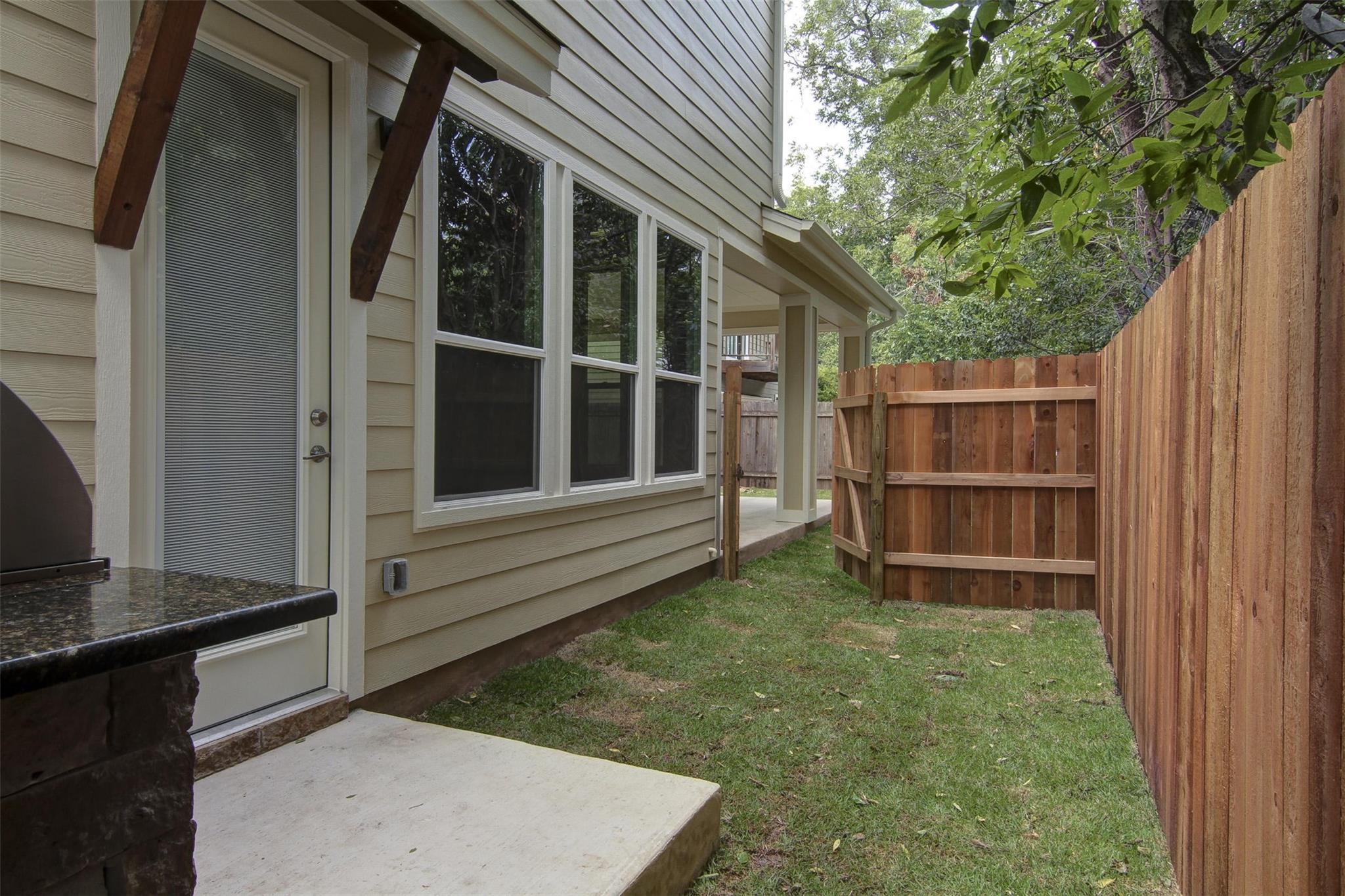 923 E 37th St, Austin, TX 78705